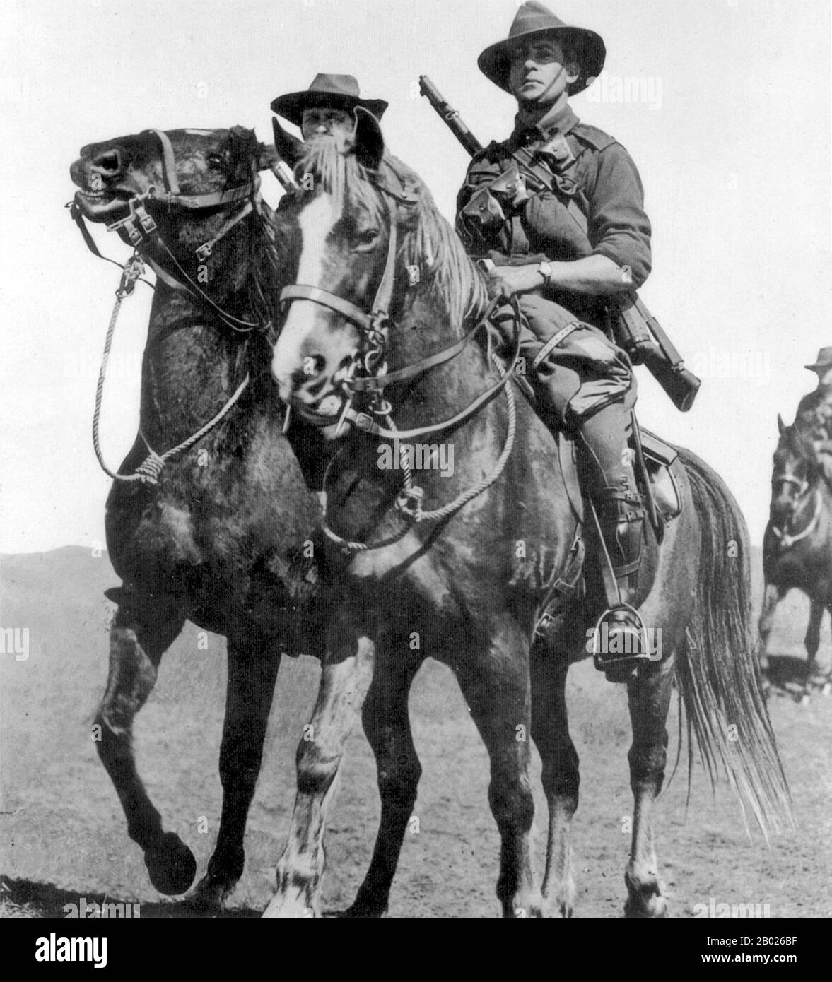 Campagna Turchia/Gallipoli: Membri del 1st Light Horse Regiment australiano. Foto scattata in Australia prima di partire per Gallipoli, 1914. La campagna di Gallipoli, nota anche come campagna dei Dardanelli o battaglia di Gallipoli o battaglia di Canakkale, ebbe luogo nella penisola di Gallipoli nell'Impero ottomano (ora Gelibolu nell'odierna Turchia) tra il 25 aprile 1915 e il 9 gennaio 1916, durante la prima guerra mondiale. Un'operazione congiunta britannica e francese fu organizzata per catturare la capitale ottomana di Costantinopoli (Istanbul) e assicurare una rotta marittima verso la Russia. Tentativo fallito. Foto Stock