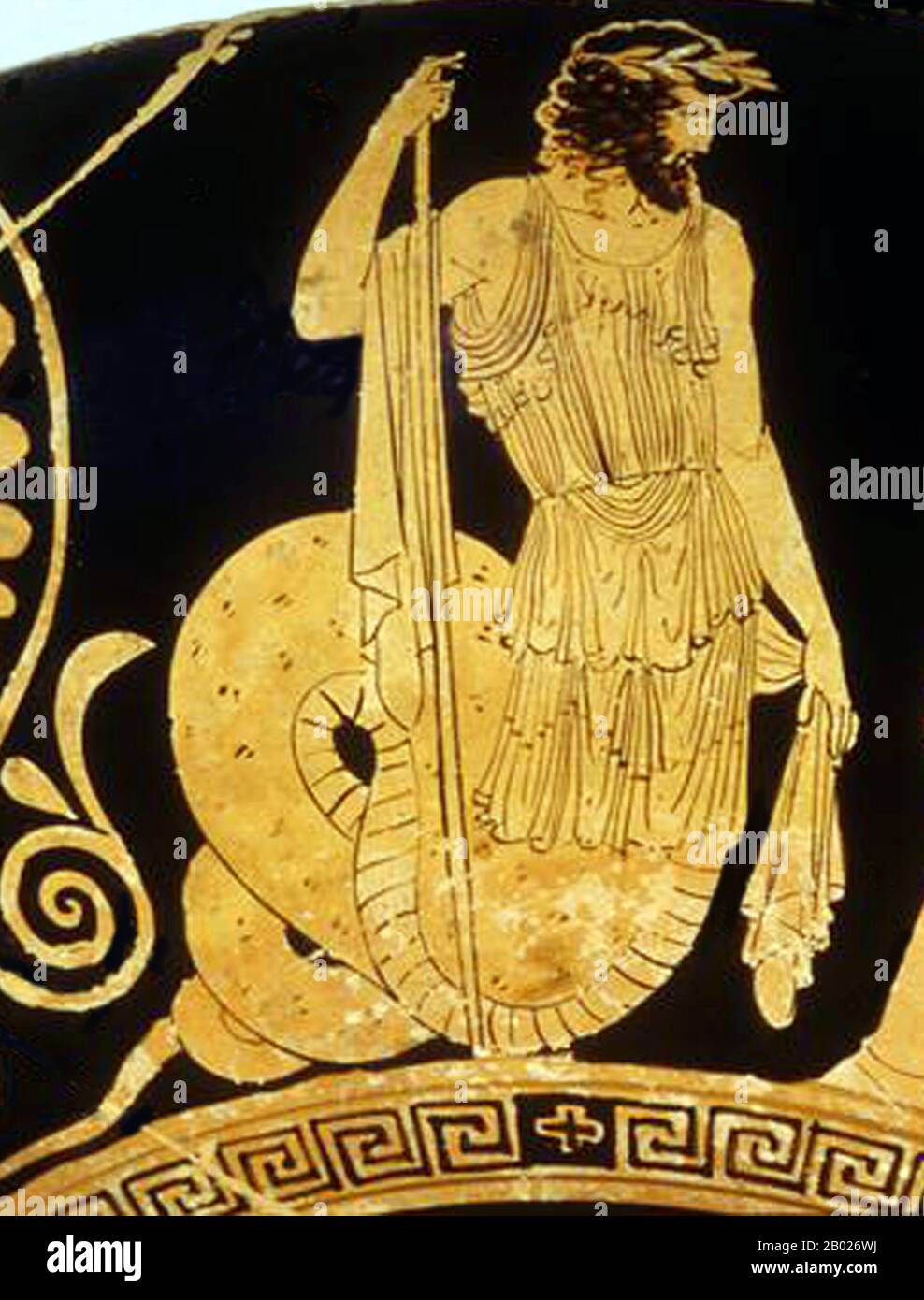 Grecia: Cecrops raffigurato su un kylix (tazza di ceramica da bere) dall'Attica, intorno al 440 a.C. Cecrops fu un mitico re di Atene che si dice abbia regnato per cinquantantasei anni. Il nome non è di origine greca secondo Strabone, o potrebbe significare "faccia con coda”: Si dice che, nato dalla terra stessa, aveva la sua metà superiore a forma di uomo e la metà inferiore a forma di serpente o coda di pesce. Fu il fondatore e il primo re di Atene stesso, anche se preceduto nella regione dal re nato sulla terra Actaeo di Attica. Foto Stock Grecia: Cecrops raffigurato su un kylix (tazza di ceramica da bere) dall'Attica, intorno al 440 a.C. Cecrops fu un mitico re di Atene che si dice abbia regnato per cinquantantasei anni. Il nome non è di origine greca secondo Strabone, o potrebbe significare "faccia con coda”: Si dice che, nato dalla terra stessa, aveva la sua metà superiore a forma di uomo e la metà inferiore a forma di serpente o coda di pesce. Fu il fondatore e il primo re di Atene stesso, anche se preceduto nella regione dal re nato sulla terra Actaeo di Attica. Foto Stock