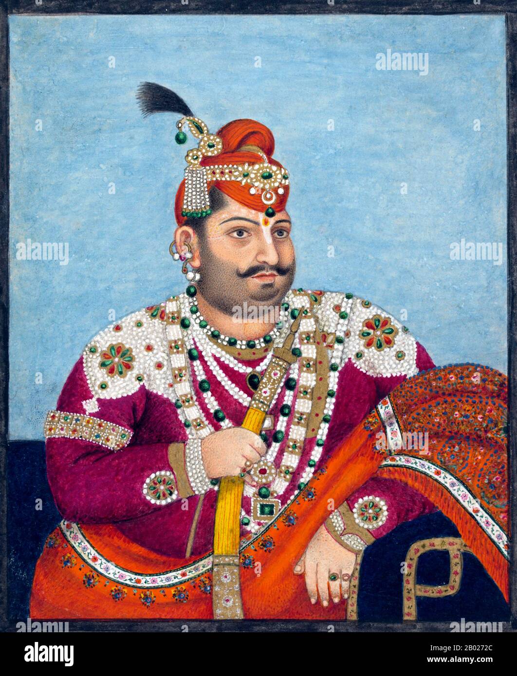 India: Ishwari Sen (1784-1826), raja di Mandi, con un gambo di narghilè e uno scialle del Kashmir drappeggiato sul braccio sinistro. Pittura ad acquerello in miniatura Gouache, c. 1825. Lo Stato di Mandi fu uno stato principesco all'interno dell'Unione dell'India dal 1950 al 1956 con Bilaspur come capitale. Lo stato di Mandi (il nome significa "mercato" in Hindi), che comprende due città e 3.625 villaggi, si trovava nella catena montuosa dell'Himalaya, confinante ad ovest, a nord e ad est con il distretto punjabi britannico di Kangra; a sud, su Suket; e a sud-ovest, su Bilaspur. Foto Stock