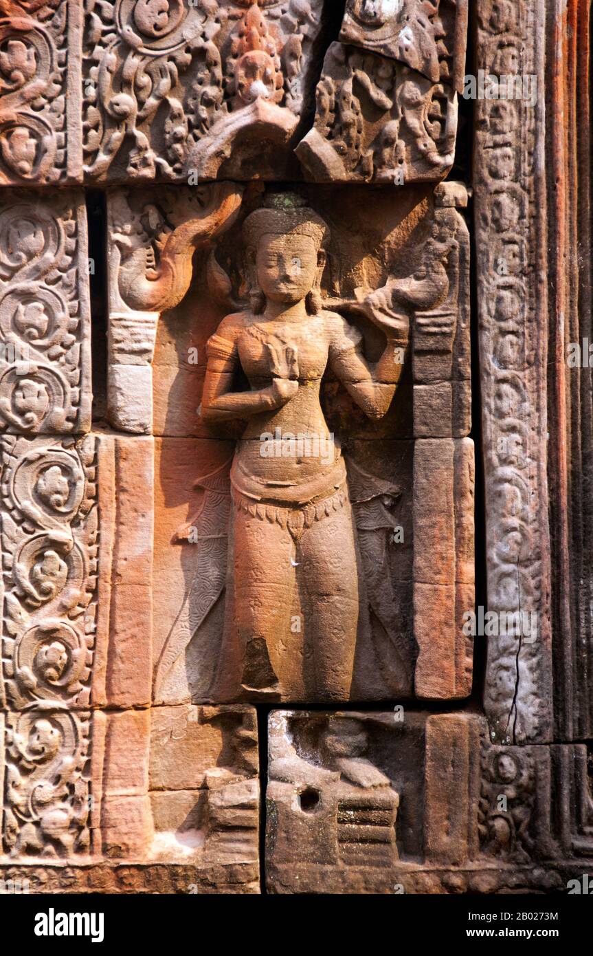 Cambogia: Apsara (Ninfa celeste), Banteay Kdei, Angkor. Banteay Kdei si trova a sud-est di Ta Prohm e ad est di Angkor Thom. Fu costruito tra la fine degli anni '12th e i primi anni '13th durante il regno di Jayavarman VII, è un tempio buddista in stile Bayon, simile in pianta a Ta Prohm e Preah Khan, ma meno complesso e più piccolo. Foto Stock