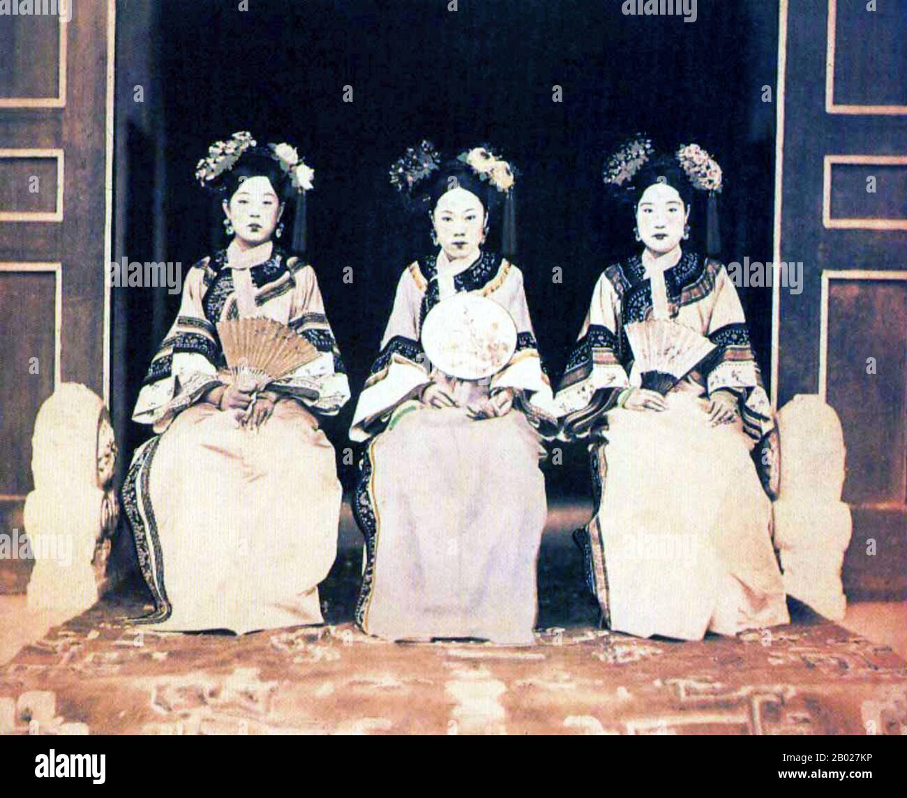 Yixuan (Wade–Giles, 16 ottobre 1840 – 1 gennaio 1891), intitolato Prince Chun (Prince CH'un in Wade–Giles) o più formalmente Prince Chun del Primo Rank (醇親王), era un principe di Manchu e statista della tarda Dinastia Qing. Fu padre dell'imperatore secondo-ultimo della dinastia, l'imperatore Guangxu, e il nonno paterno dell'ultimo imperatore cinese Puyi. Foto Stock