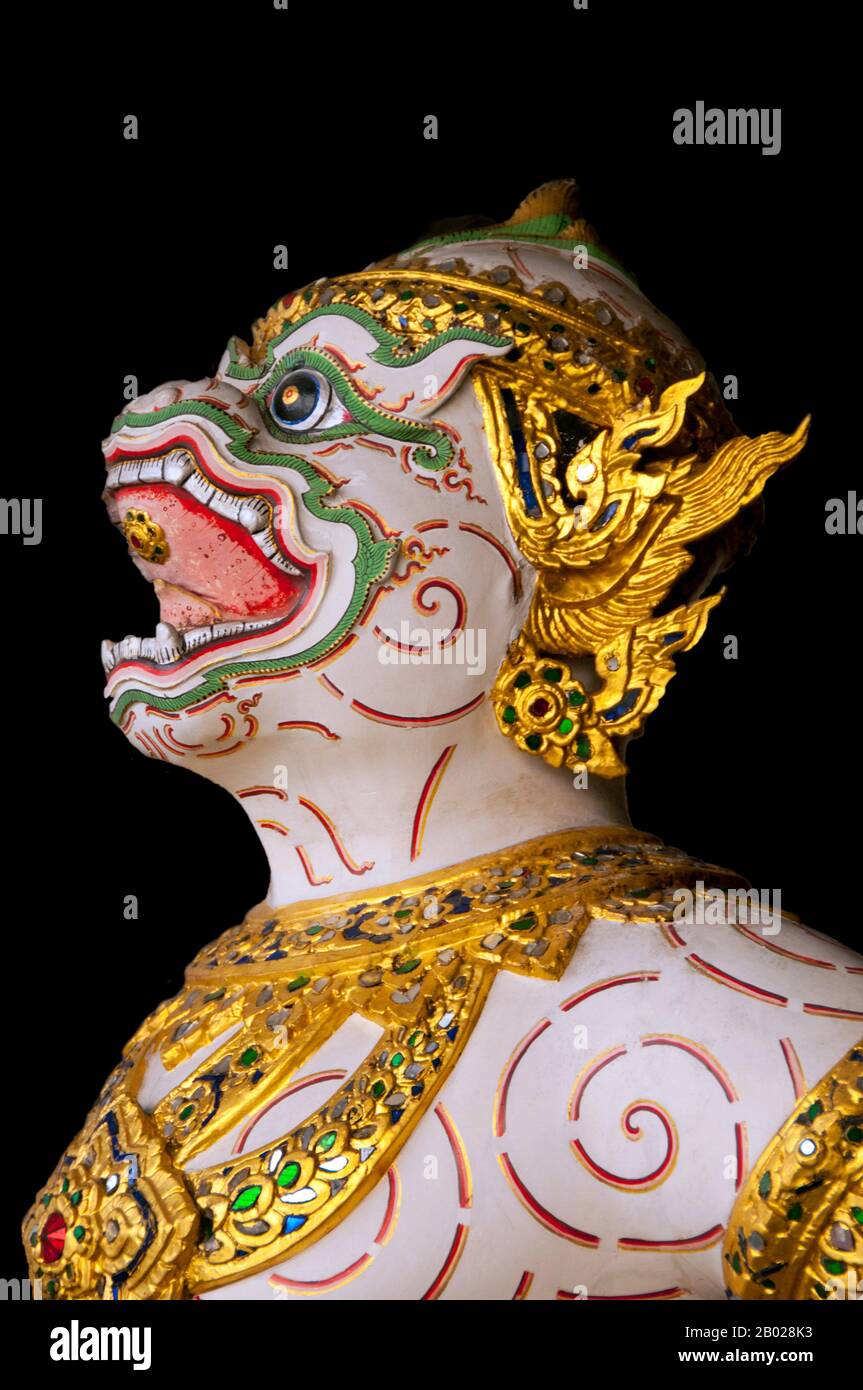 L'uomo di Krabi Prap Mueang è uno dei quattro chiatte di Classe Krabi con il dio della scimmia, Hanuman al prow. Le chiatte reali della Thailandia sono state usate nelle cerimonie sul fiume Chao Phraya di Bangkok dal 18th secolo, ma sono state usate anche prima di questo periodo nell'era Ayutthayan. Le Royal Barges, squisitamente lavorate, sono una miscela di artigianato e arte tradizionale tailandese. La Processione reale della chiatta si svolge raramente, tipicamente coincidenti con solo gli eventi culturali e religiosi più significativi. Durante il regno di re Bhumibol Adulyadej che si estende per oltre 60 anni la Processione si è verificata solo 16 Foto Stock
