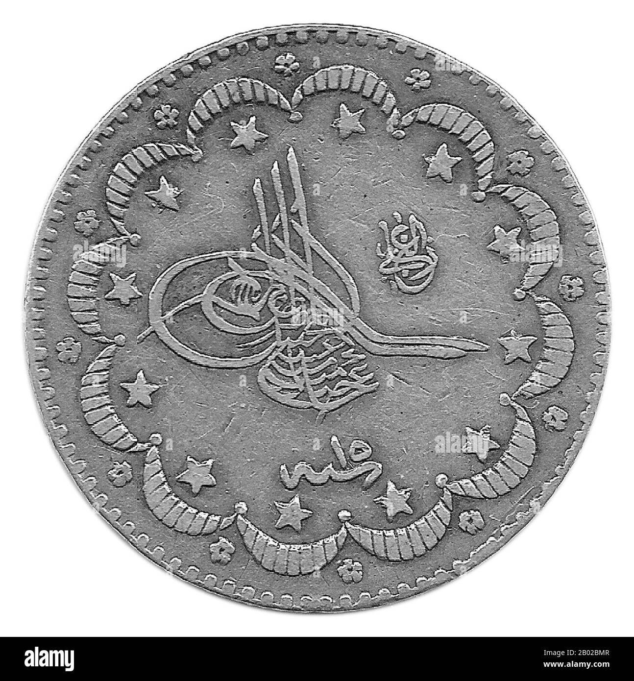 Turchia: Una moneta d'argento da 5 kurus di Abdul Hamid II (r. 1876-1909), 34° sultano dell'Impero ottomano, datata 1293 Hijri (1897-1898 d.C.), recante il sigillo di tughra e il titolo "al Ghazi" o "il Santo Guerriero". Abdul Hamid II (22 settembre 1842 – 10 febbraio 1918) è stato il 99° califfo dell'Islam e il 34° sultano dell'Impero ottomano. Fu l'ultimo sultano ad esercitare un controllo effettivo sull'Impero ottomano. Supervisionò un periodo di declino del potere e dell'estensione dell'Impero, governando dal 31 agosto 1876 fino alla sua deposizione il 27 aprile 1909. Gli succedette Mehmed V. Foto Stock