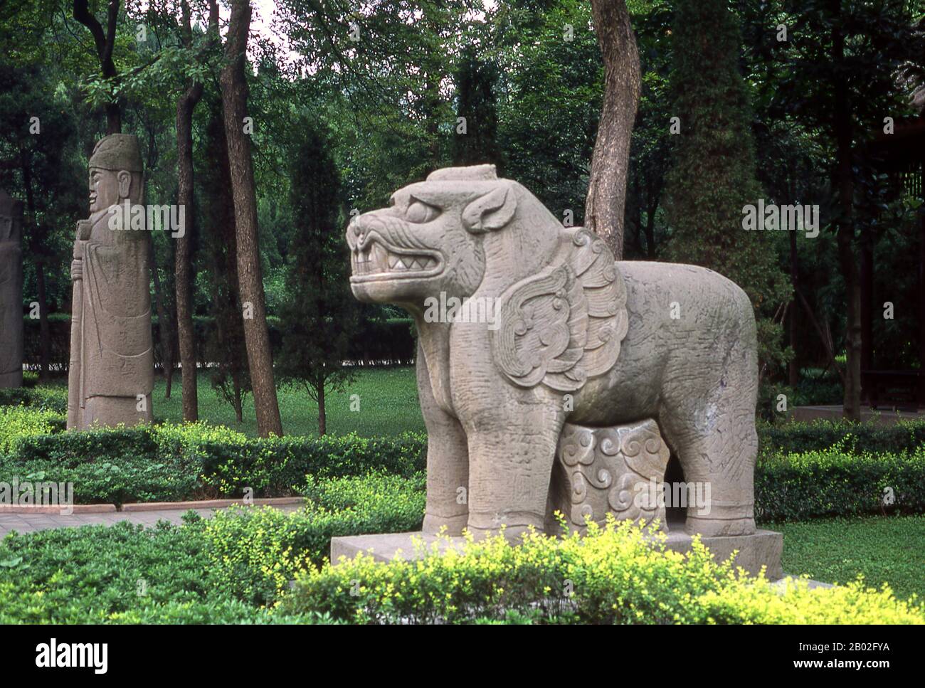 Wang Jian (王建) (847 – 11 luglio 918 CE), nome di cortesia Guangtu (光圖), formalmente imperatore Gaozu di (Ex) Shu ((前)蜀高祖), fu l'imperatore fondatore delle Cinque dinastie cinesi e del periodo dei dieci regni Ex Shu. Ha iniziato la sua carriera come ufficiale dell'esercito sotto i generali Yang Fuguang e Tian Lingzi della Dinastia Tang, alla fine prendendo il controllo della moderna regione di Sichuan e Chongqing, fondando il suo stato dopo la distruzione di Tang. Chengdu, conosciuta in precedenza come Chengtu, è la capitale della provincia del Sichuan nella Cina sud-occidentale. All'inizio del 4th secolo a.C., la 9th Kpuntamento re dell'antica Sh Foto Stock