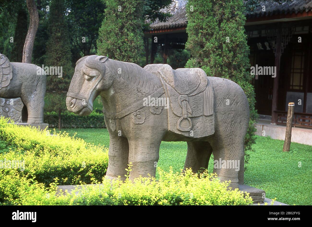 Wang Jian (王建) (847 – 11 luglio 918 CE), nome di cortesia Guangtu (光圖), formalmente imperatore Gaozu di (Ex) Shu ((前)蜀高祖), fu l'imperatore fondatore delle Cinque dinastie cinesi e del periodo dei dieci regni Ex Shu. Ha iniziato la sua carriera come ufficiale dell'esercito sotto i generali Yang Fuguang e Tian Lingzi della Dinastia Tang, alla fine prendendo il controllo della moderna regione di Sichuan e Chongqing, fondando il suo stato dopo la distruzione di Tang. Chengdu, conosciuta in precedenza come Chengtu, è la capitale della provincia del Sichuan nella Cina sud-occidentale. All'inizio del 4th secolo a.C., la 9th Kpuntamento re dell'antica Sh Foto Stock