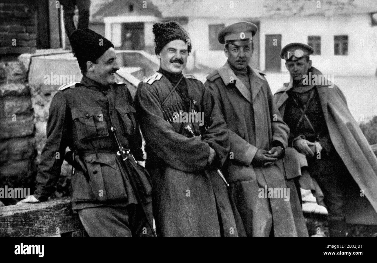 La prima guerra mondiale avrebbe avuto un impatto devastante sulla Russia. Quando La prima guerra mondiale iniziò nell'agosto del 1914, la Russia rispose con patriottismo rallying intorno a Nicholas II I disastri militari nei laghi Masuriani e Tannenburg hanno notevolmente indebolito l'esercito russo nelle fasi iniziali della guerra. La crescente influenza di Gregorio Rasputin sui Romanov fece molto per danneggiare la famiglia reale e, alla fine della primavera del 1917, i Romanov, Chi aveva governato la Russia da poco più di 300 anni, non era più responsabile di una Russia che era stata rilevata da Kerensky e dal governo Provvisorio. B Foto Stock