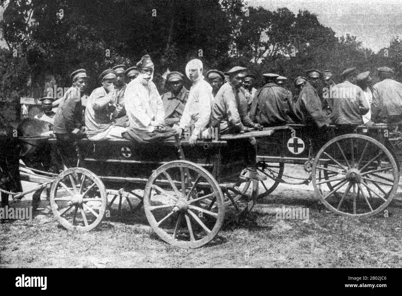 La prima guerra mondiale avrebbe avuto un impatto devastante sulla Russia. Quando La prima guerra mondiale iniziò nell'agosto del 1914, la Russia rispose con patriottismo rallying intorno a Nicholas II I disastri militari nei laghi Masuriani e Tannenburg hanno notevolmente indebolito l'esercito russo nelle fasi iniziali della guerra. La crescente influenza di Gregorio Rasputin sui Romanov fece molto per danneggiare la famiglia reale e, alla fine della primavera del 1917, i Romanov, Chi aveva governato la Russia da poco più di 300 anni, non era più responsabile di una Russia che era stata rilevata da Kerensky e dal governo Provvisorio. B Foto Stock