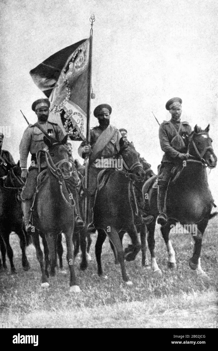 La prima guerra mondiale avrebbe avuto un impatto devastante sulla Russia. Quando La prima guerra mondiale iniziò nell'agosto del 1914, la Russia rispose con patriottismo rallying intorno a Nicholas II I disastri militari nei laghi Masuriani e Tannenburg hanno notevolmente indebolito l'esercito russo nelle fasi iniziali della guerra. La crescente influenza di Gregorio Rasputin sui Romanov fece molto per danneggiare la famiglia reale e, alla fine della primavera del 1917, i Romanov, Chi aveva governato la Russia da poco più di 300 anni, non era più responsabile di una Russia che era stata rilevata da Kerensky e dal governo Provvisorio. B Foto Stock