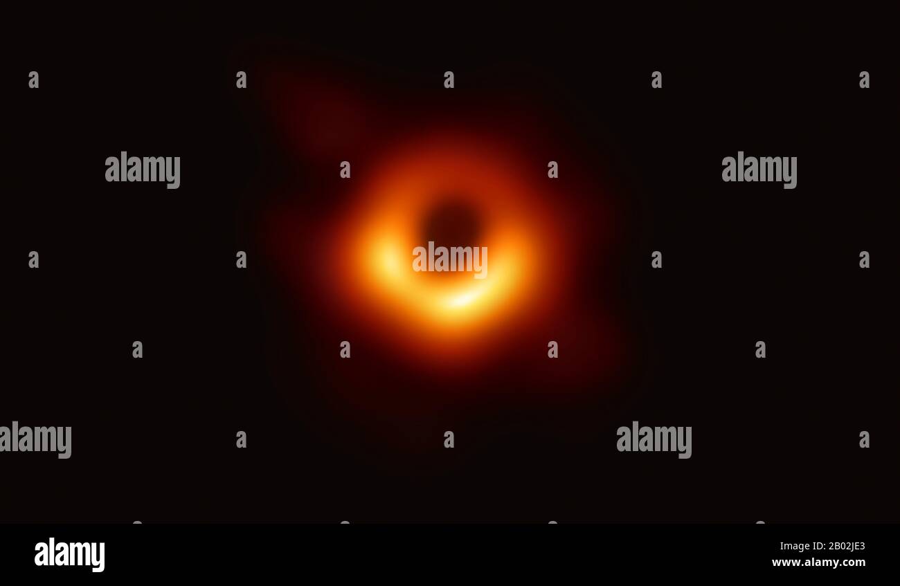 SPAZIO esterno, MESSIER 87 - 10 aprile 2019 - l'EHT (Event Horizon Telescope) - una gamma di otto radiotelescopi a terra forgiati a forma di thru Foto Stock