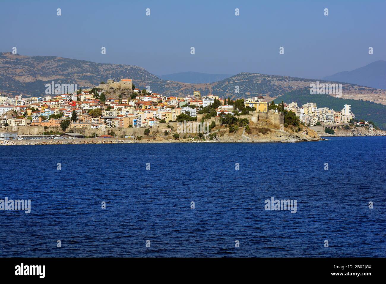 Grecia, Kavala, Panagia penisola con case, Imaret e fortezza Foto Stock