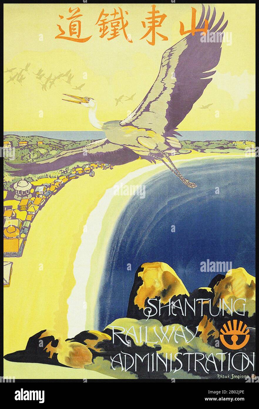 La ferrovia di Qingdao-Jinan o Jiaoji (cinese semplificato: 胶济铁路; cinese tradizionale: 膠濟鐵路; pinyin: Jiāojì Tiělù, ex ferrovia di Shantung) è una ferrovia della provincia di Shandong, Cina. La ferrovia è lunga 393 km e collega Qingdao, sulla Baia di Jiaozhou, e Jinan, la capitale provinciale dello Shandong. Adolph von Hanemann e altri finanziatori tedeschi finanziarono la costruzione della ferrovia, poi conosciuta come Schantung Eisenbahn Gesellschaft, che iniziò il 23 settembre 1899, e fu completata nel 1904. Nel 1914, il Giappone occupò la città e la provincia circostante durante l'assedio di Tsingtao Foto Stock