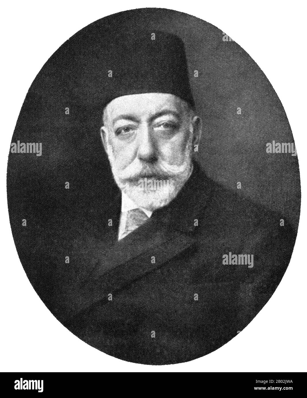 Mehmed V Reshad (turco ottomano: محمد خامس Meḥmed-i ẖâmis, turco: Mehmed V Reşad o Reşat Mehmet) (2/3 novembre 1844 – 3/4 luglio 1918) è stato il sultano ottomano 35th. Era figlio del sultano Abdülmecid I. gli successe il fratellastro Mehmed VI Mehmed V morì al palazzo di Yıldız il 3 luglio 1918 all'età di 73 anni, solo quattro mesi prima della fine della prima guerra mondiale. Così, egli non viveva per vedere la caduta dell'Impero Ottomano. Trascorse la maggior parte della sua vita al Palazzo Dolmabahçe e al Palazzo Yıldız di Costantinopoli. La sua tomba si trova nel quartiere storico di Eyüp della città. Foto Stock