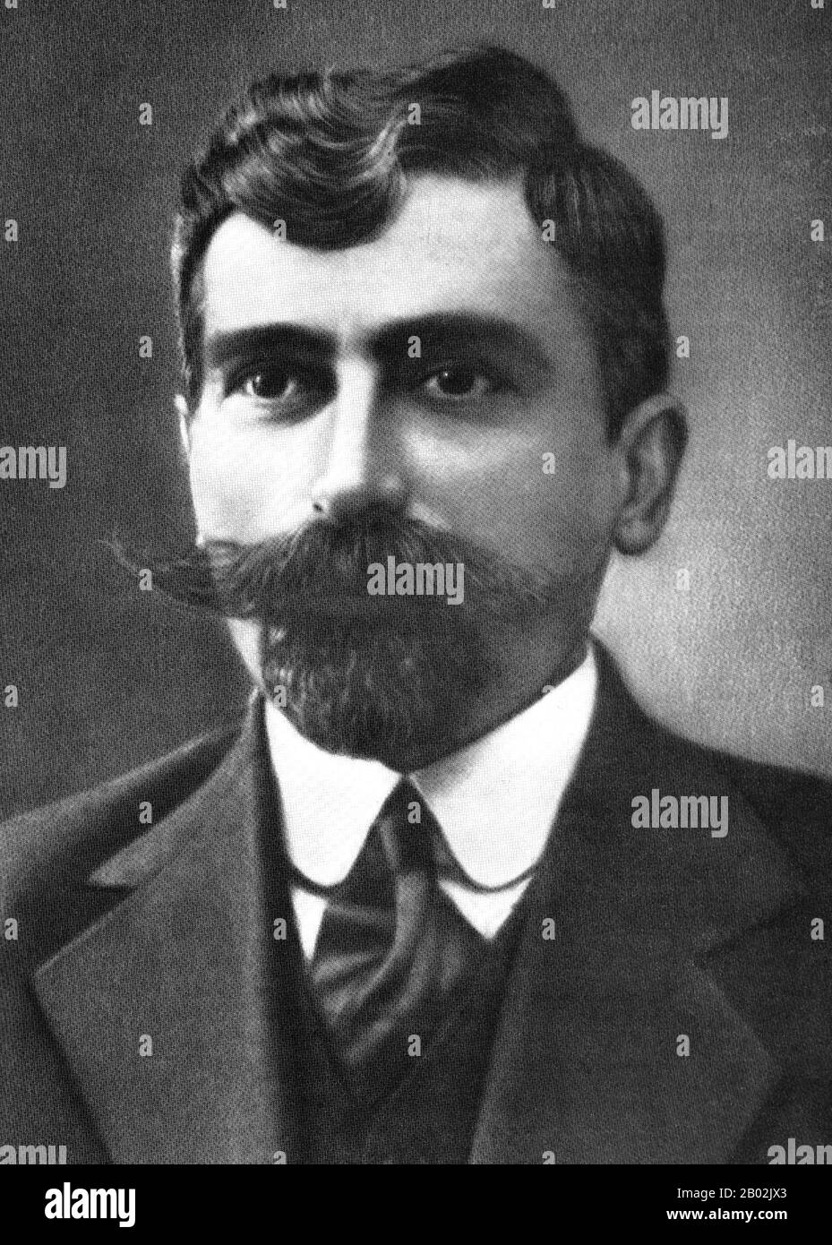 Aram Manukian (armeno: Արամ Մանուկեան) (1879 – Yerevan, 29 gennaio 1919), i cui sobriquets includevano Aram Pasha, Aram di Van e Sarkis Hovanessian, era un comandante rivoluzionario, politico e militare armeno, che era uno dei leader Della Resistenza Van e strumentalizzò la fondazione Della Prima Repubblica di Armenia. Manukian si unì alla Federazione rivoluzionaria armena in età molto precoce. È riconosciuto come leader politico, militare e spirituale del popolo armeno durante e dopo il genocidio armeno. Foto Stock