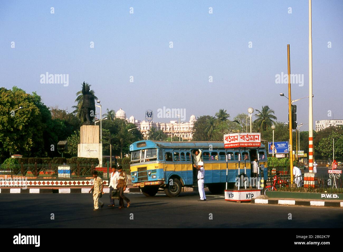 Subhas Chandra Bose è stato un rivoluzionario indiano che ha guidato una forza politica e militare nazionale indiana contro la Gran Bretagna e le potenze occidentali durante la seconda guerra mondiale Popolarmente conosciuta come Netaji (letteralmente "leader Rispettato"), Bose era uno dei leader più importanti nel movimento per l'indipendenza indiana ed è una figura leggendaria in India oggi. Bose nacque il 23 gennaio 1897 a Cuttack, Orissa, e si presume sia morto il 18 agosto 1945 a Taiwan. I registri fiscali dell'imperatore Mughal Akbar (1584–1598) così come l'opera di un poeta bengalese del 15th secolo, Bipradaas, entrambi menzionano un insediamento chiamato K Foto Stock