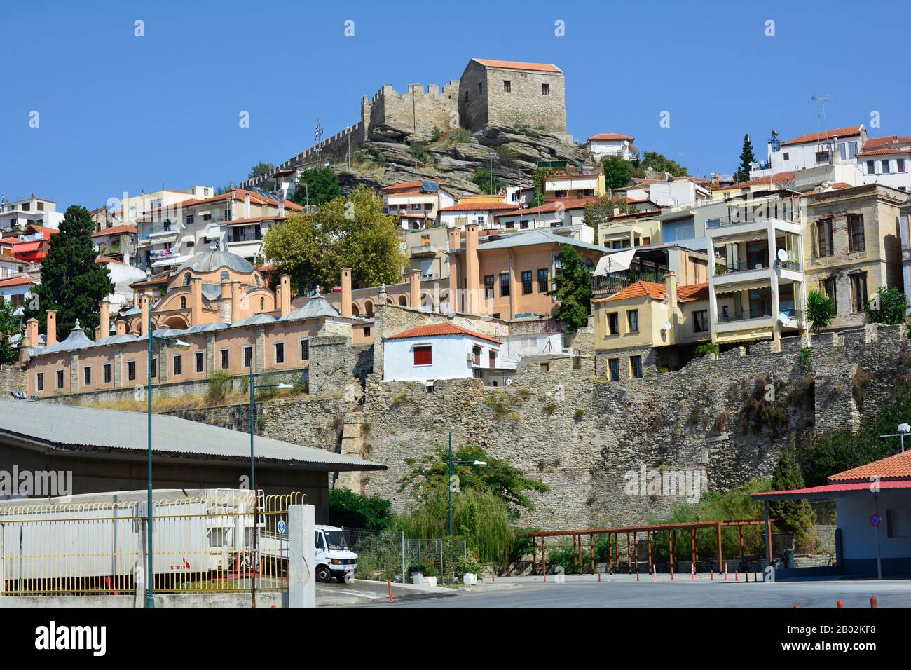 Grecia, Kavala, Imaret, case e fortezza Foto Stock