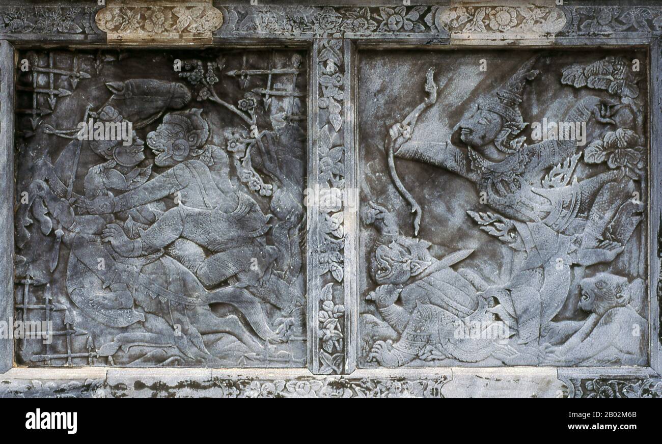 Il Ramayana è una storia vecchia quanto il tempo e - almeno nel subcontinente indiano e attraverso gran parte del sud-est asiatico - di popolarità senza pari. Più di duemila trecento anni fa lo studioso-poeta Valmiki si sedette a scrivere la sua epica definitiva di amore e di guerra. Il poema Valmiki composto è stato progettato il Ramayana, o 'Romance of Rama' in Sanscrito. Nella sua forma attuale, la versione sanscrita consiste di circa 24.000 coppie divise in sette libri. Il Ramakien è la versione tailandese di questo epico e ha un'influenza importante sulla letteratura, l'arte e il dramma tailandese. E' considerata la Nationa Foto Stock