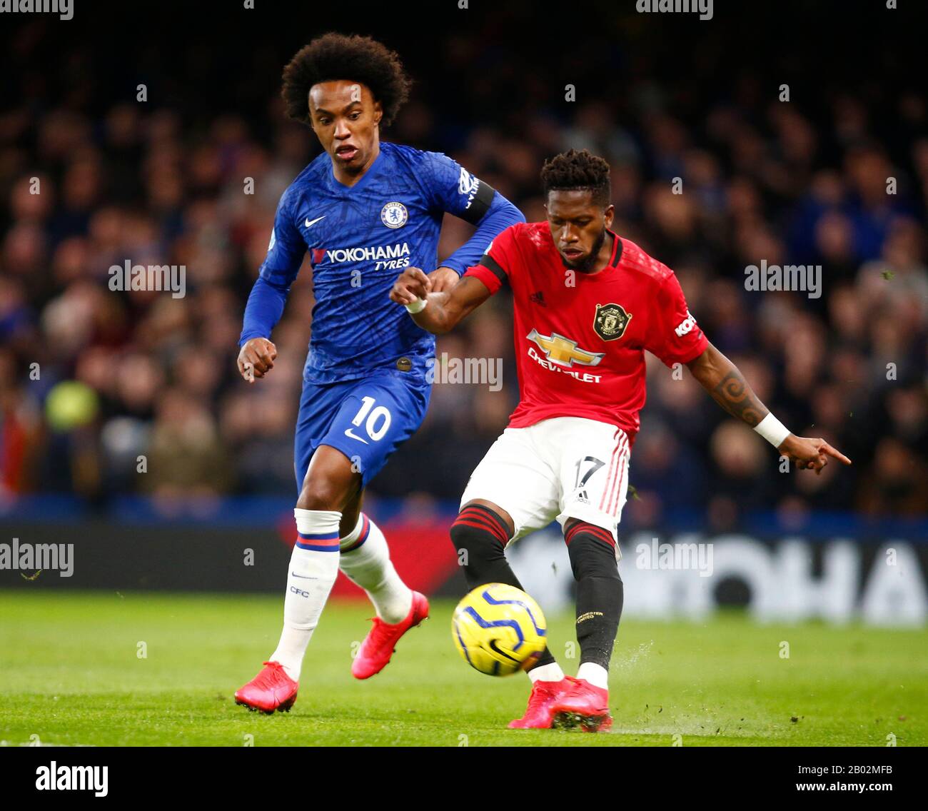 LONDRA, REGNO UNITO. 17 febbraio: Fred del Manchester United sotto pressione dal Willisan del Chelsea durante la Premier League inglese tra Chelsea e. Foto Stock
