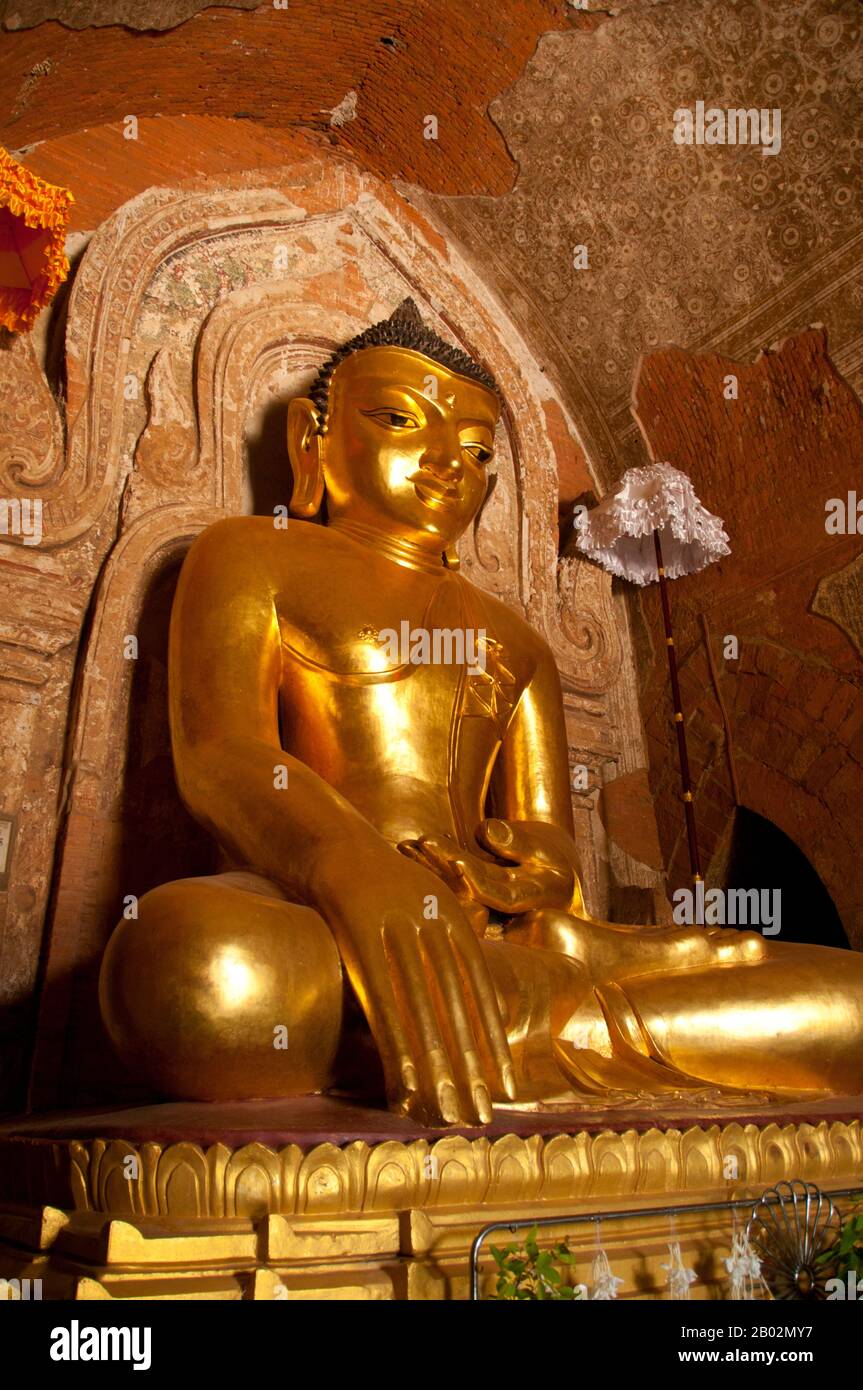 Il Tempio di Htilominlo fu costruito durante il regno del re Htilominlo (noto anche come Nandaungmya) nel 1211. Bagan, ex Pagan, fu costruito principalmente tra il 11th secolo e 13th secolo. Formalmente chiamato Arrimaddanapura o Arimaddana (la città del Crusher nemico) e anche conosciuto come Tambadipa (la terra del rame) o Tassadessa (la terra Parched), era la capitale di molti antichi regni in Birmania. Foto Stock