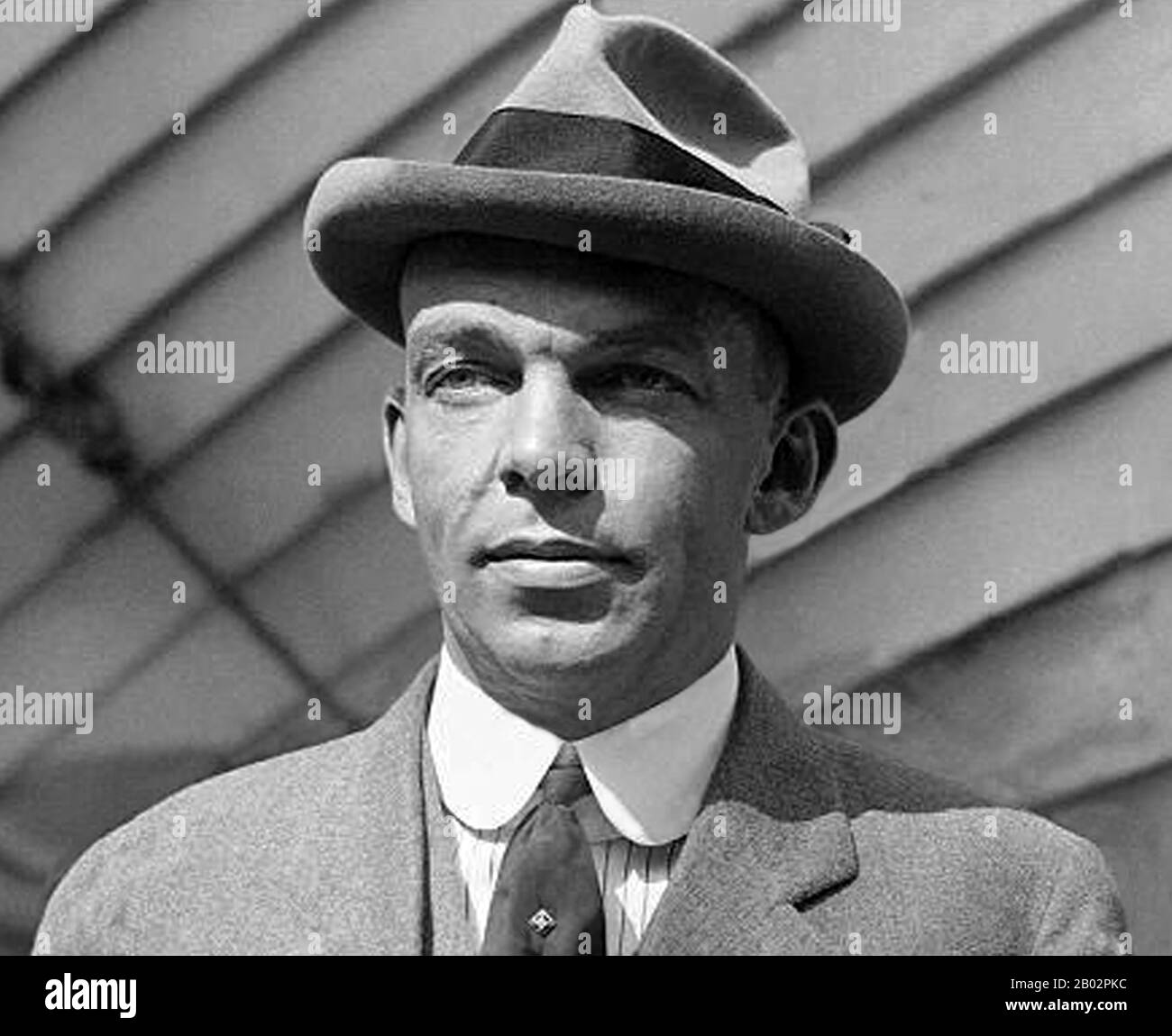 Edwin Howard Armstrong (Parigi, 18 dicembre 1890 – Parigi, 31 gennaio 1954) è stato un . È stato chiamato 'il più prolifico e influente inventore nella storia della radio'. Inventò il circuito rigenerativo mentre si laureò e lo brevettò nel 1914, seguito dal circuito superrigenerativo nel 1922, e dal ricevitore supereterodyne nel 1918. Armstrong era anche l'inventore della moderna trasmissione radio a modulazione di frequenza (FM). Armstrong nacque a New York, New York, nel 1890. Ha studiato alla Columbia University. In seguito divenne professore a Columbia Foto Stock