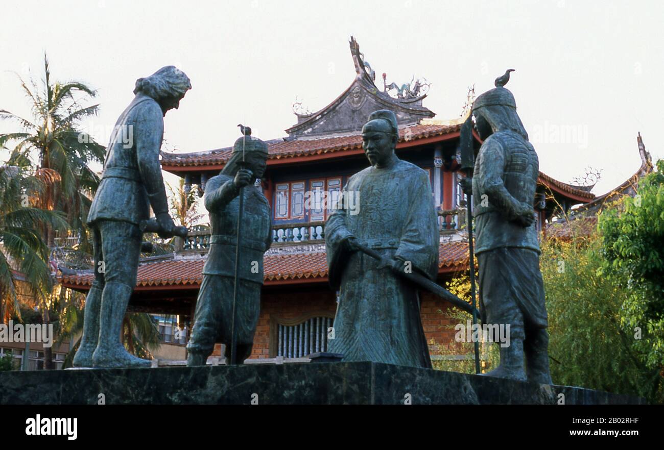 Tainan è la città più antica di Taiwan. La città fu inizialmente costituita dalla Compagnia Olandese dell'India Orientale come base di governo e di negoziazione chiamata Fort Zeelandia durante il periodo di dominio olandese su Taiwan. Dopo che i coloni olandesi furono sconfitti da Koxinga nel 1661, Tainan rimase capitale del regno di Tungning fino al 1683 e successivamente capitale della prefettura di Taiwan sotto il dominio della dinastia Qing fino al 1887, quando la nuova capitale provinciale fu trasferita a Taipei. Koxinga (Signore del Cognome Imperiale) è la consueta ortografia occidentale della denominazione popolare di Zheng Chenggong, una m cinese Foto Stock
