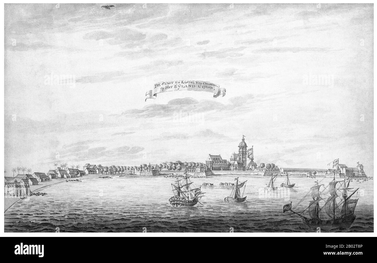Colombo è la capitale commerciale e la più grande città dello Sri Lanka. Si trova sulla costa occidentale dell'isola e adiacente a Sri Jayawardenepura Kotte, la capitale legislativa dello Sri Lanka. Colombo è spesso chiamata la capitale, dato che Sri Jayawardenapura Kotte si trova all'interno della zona urbana di Colombo, e una città satellitare di Colombo. Grazie al suo grande porto e alla sua posizione strategica lungo le rotte del commercio marittimo Est-Ovest, Colombo era conosciuta da antichi commercianti 2.000 anni fa. Fu resa la capitale dell'isola quando lo Sri Lanka fu ceduto all'Impero britannico nel 1815, e il suo status di capitale lo fu Foto Stock