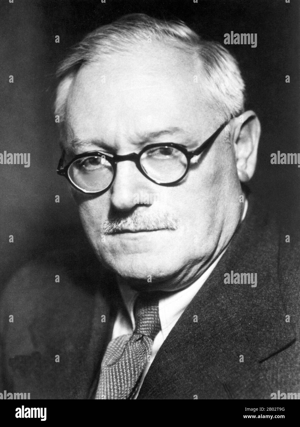 I Processi di Mosca furono una serie di processi di spettacolo tenuti nell'Unione Sovietica su iniziativa di Joseph Stalin tra il 1936 e il 1938. Gli imputati comprendevano la maggior parte dei vecchi bolscevichi sopravvissuti, così come l'ex leadership della polizia segreta sovietica. I Processi di Mosca hanno portato all'esecuzione di molti degli imputati, tra cui la maggior parte dei vecchi bolscevichi sopravvissuti. I processi sono generalmente visti come parte della Grande purga di Stalin, che è stato un tentativo di liberare il partito degli opposti partiti attuali o precedenti. I trotskisti erano particolarmente mirati, ma non esclusivamente. In effetti, qualsiasi bolscevico di punta Foto Stock