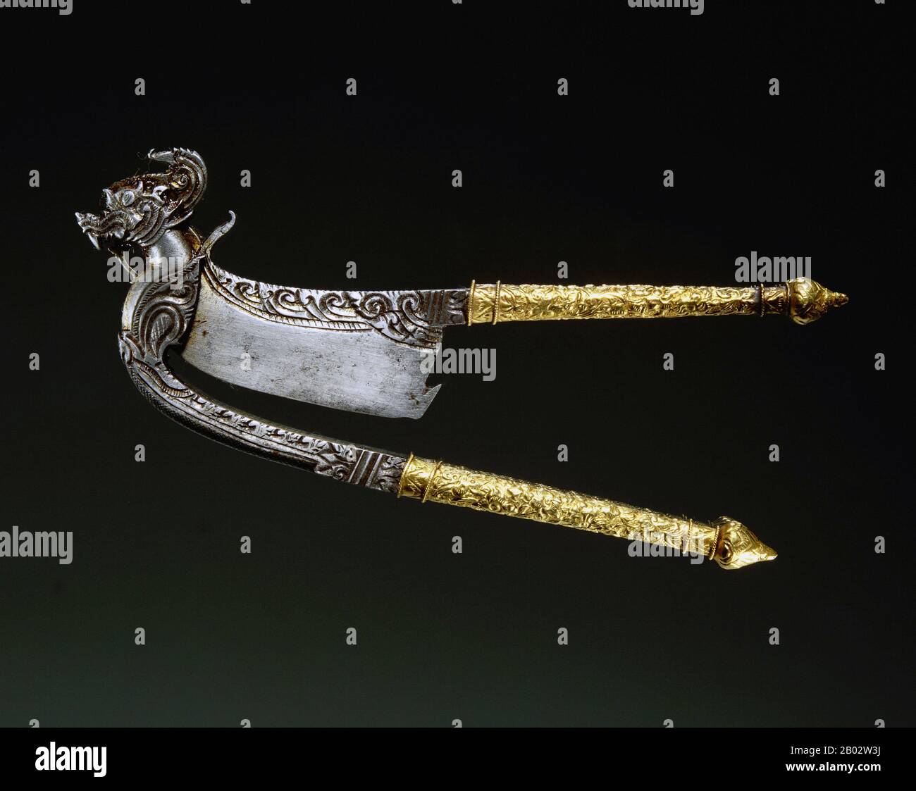 Il Betel (Piper betle) è la foglia di una vite appartenente alla famiglia delle Piperaceae, che comprende pepe e Kava. È valutato sia come stimolante lieve che per le sue proprietà medicinali. Masticare il dado di areca è un costume sempre più raro nel mondo moderno. Eppure, una volta, non molto tempo fa, il noce areca – preso con la foglia del betel e della pasta di calce – era ampiamente consumato in tutto il Sud e Sud-Est asiatico da persone di tutte le classi sociali, ed era considerato una parte essenziale della vita quotidiana. Foto Stock