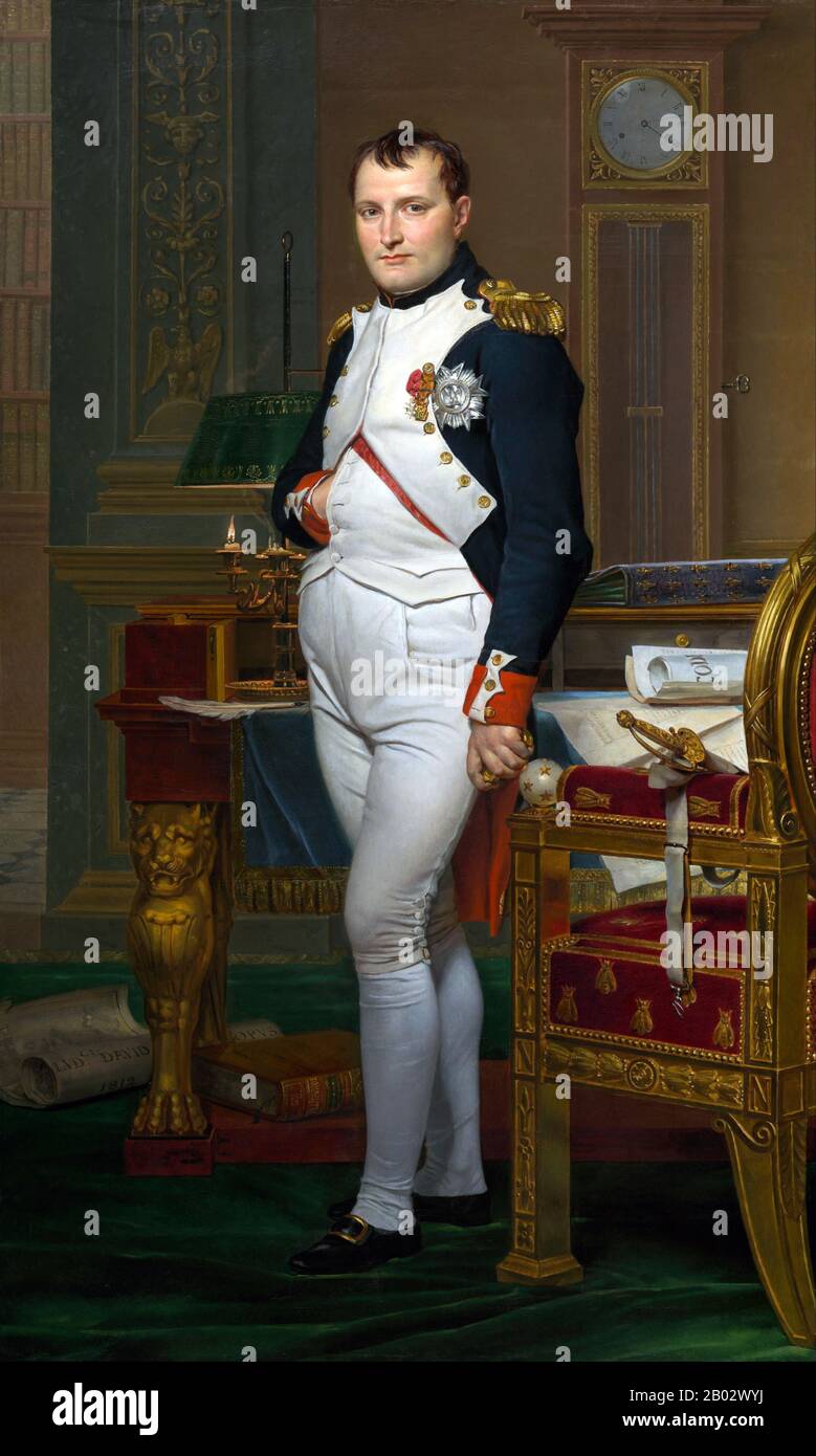 Napoleone Bonaparte (Parigi, 15 agosto 1769 – Parigi, 5 maggio 1821) è stato un . Come Napoleone i, fu imperatore dei francesi dal 1804 al 1814, e di nuovo nel 1815. Napoleone dominò gli affari europei per quasi due decenni, guidando la Francia contro una serie di coalizioni nelle guerre rivoluzionarie e nelle guerre napoleoniche. Vinse diverse di queste guerre e la stragrande maggioranza delle sue battaglie, conquistando rapidamente la maggior parte dell'Europa continentale prima della sua sconfitta definitiva nel 1815. Uno dei più grandi comandanti in Foto Stock