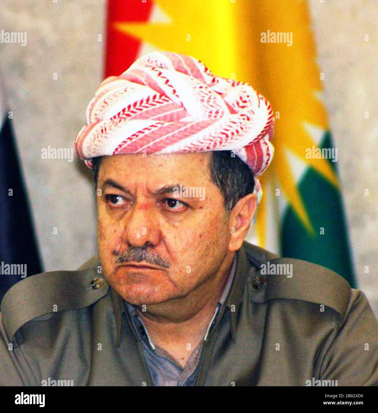 Masoud Barzani (curdo: Mesud Barzanî, 16 agosto 1946) è un politico curdo iracheno, presidente della regione Kurdistan irachena dal 2005, nonché leader del partito democratico Kurdistan (KDP) dal 1979. Masoud Barzani succedette al padre, il leader nazionalista curdo Mustafa Barzani, come leader del KDP nel 1979. Lavorando a stretto contatto con suo fratello Idris Barzani fino alla morte di Idris, Barzani e vari altri gruppi curdi hanno combattuto Baghdad durante la guerra Iran-Iraq. Per gran parte di questa volta, la leadership curda è stata esiliata in Iran. Foto Stock