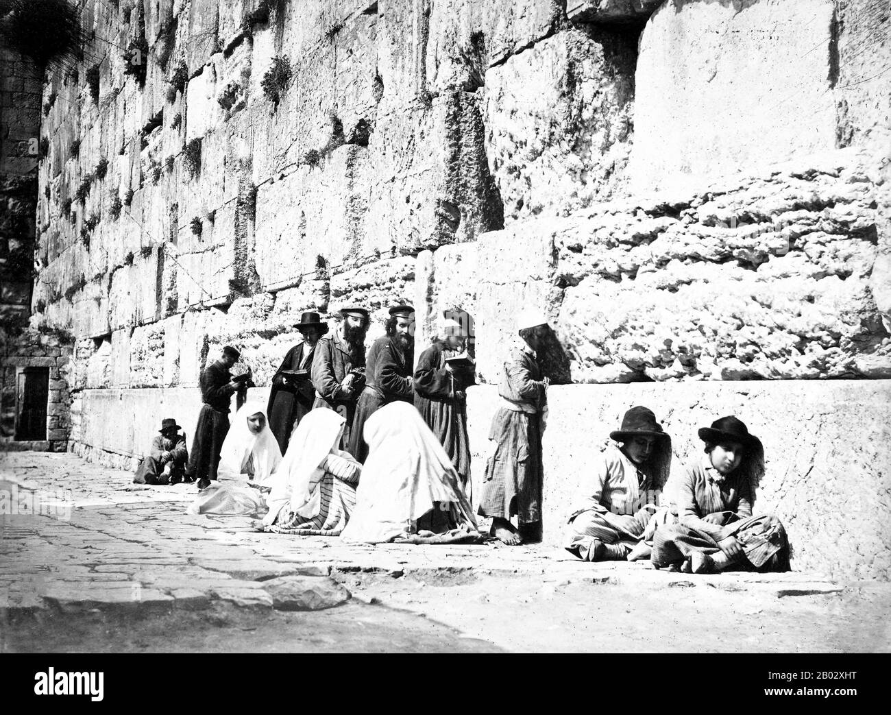 Il Muro Occidentale, il Muro del Pianto o il Kotel ( Arabo: Ha'it al-Buraq, ' il Muro del Buraq') si trova nella Città Vecchia di Gerusalemme. Si tratta di un segmento relativamente piccolo occidentale delle mura che circondano l'area chiamata il Monte del Tempio (o Har Habayit) da ebrei, cristiani e la maggior parte delle fonti occidentali, e noto ai musulmani come il Santuario Noble (al-Haram ash-Sharif). Foto Stock