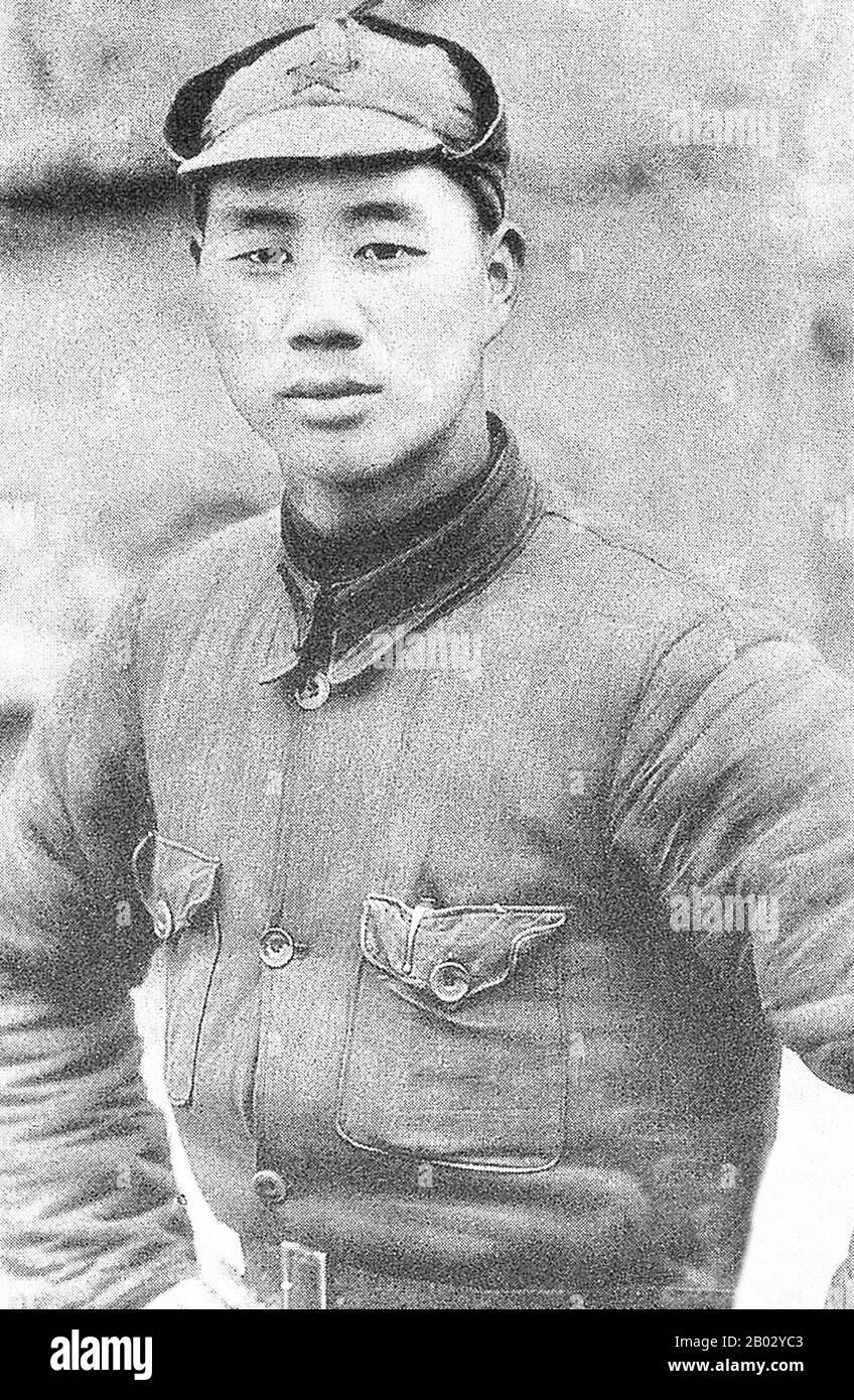 Yang Chengwu ( 27 ottobre 1914 - 14 febbraio 2004) è stato un generale della Repubblica Popolare cinese. Era anche un Proletario rivoluzionario e uno stratega militare dell'Esercito Popolare di Liberazione. Fu Vice Capo Di Stato maggiore dell'Esercito Popolare di Liberazione dal 1954-1965 al 1974-1980. Yang nacque nella Contea di Changting, nella provincia cinese di Fujian l'8 ottobre 1914. Morì il 14 febbraio 2004 a Pechino, all'età di 90 anni. Foto Stock