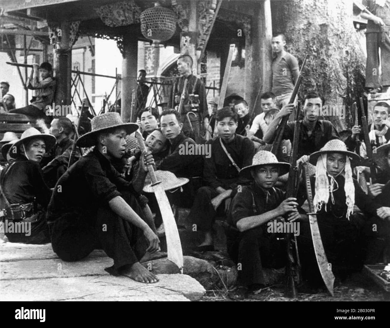 La Seconda guerra sino-giapponese (7 luglio 1937 – 9 settembre 1945) fu un conflitto militare combattuto principalmente tra la Repubblica di Cina e l'Impero del Giappone. Dopo l'attacco giapponese a Pearl Harbor, la guerra si è fusa nel conflitto più grande della seconda guerra mondiale come un fronte importante di quella che è ampiamente conosciuta come la guerra del Pacifico. Anche se i due paesi avevano combattuto a intermittenza dal 1931, la guerra totale iniziò nel 1937 e terminò solo con la resa del Giappone nel 1945. La guerra è stata il risultato di una politica imperialista giapponese lunga decenni volta a dominare la Cina politicamente e militarmente Foto Stock