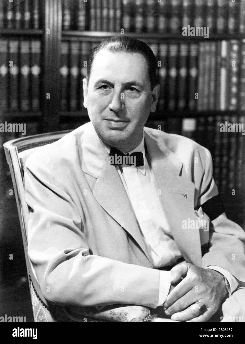 Juan Domingo Peron (8 ottobre 1895 – 1 luglio 1974) è stato un . Dopo aver ricoperto diverse posizioni di governo, tra cui quelle del Ministro del lavoro e del Vice Presidente della Repubblica, fu eletto tre volte come Presidente dell'Argentina, servendo dal giugno 1946 al settembre 1955, quando fu rovesciato in un colpo di stato, E dall'ottobre 1973 fino alla sua morte nel luglio 1974. Foto Stock