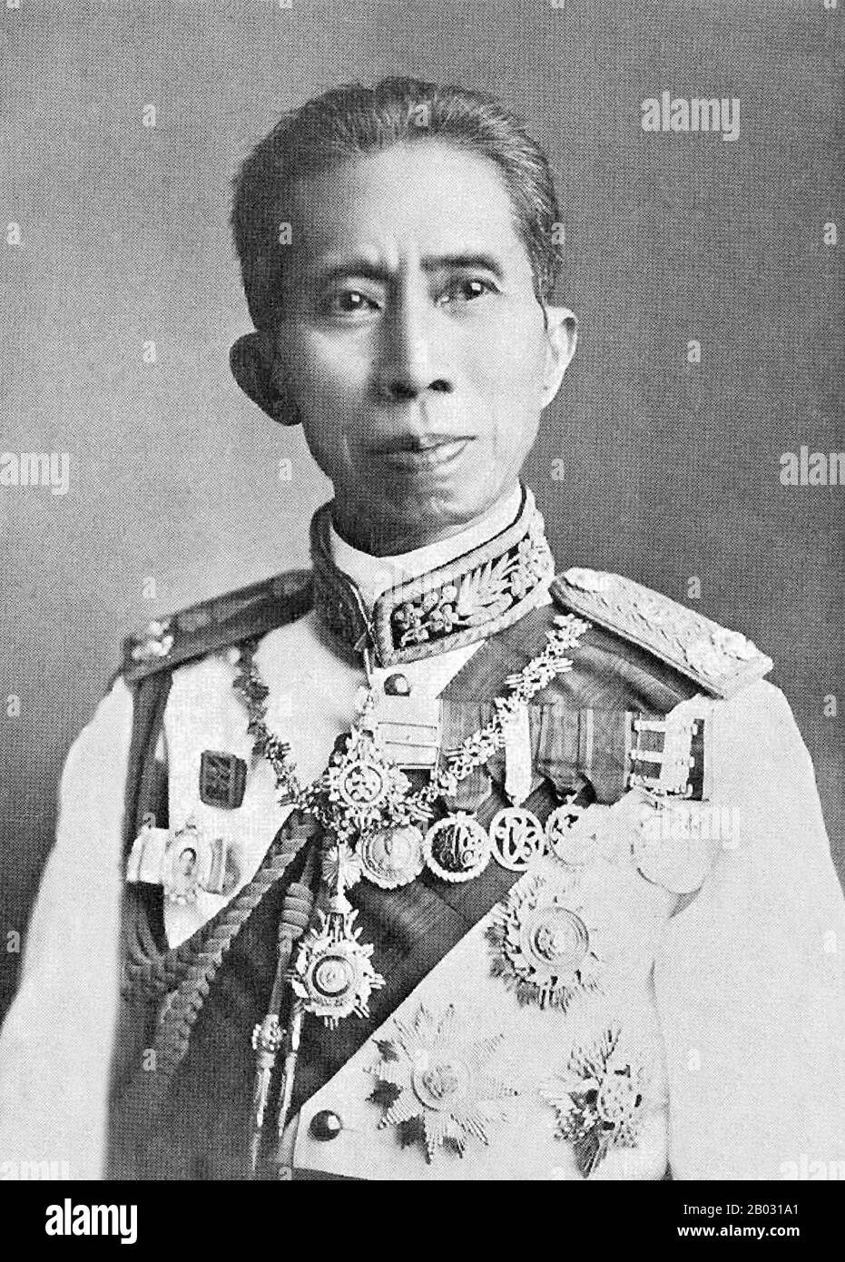 Narisara Nuvadtivongs (Chitcharoen, 28 aprile 1863 – 10 marzo 1947) è stato un principe del Siam (ora Thailandia). Era conosciuto per i suoi talenti artistici, ed era una figura chiave nella rivoluzione industriale della Thailandia durante il regno di Rama V. era il figlio della principessa Phannarai e del re Rama IV (conosciuto anche come Re Mongkut). Il principe Nuvadtivongs è stato istruito dai missionari occidentali che hanno incoraggiato il suo interesse nelle belle arti. Il principe Narisara è stato nominato direttore delle opere pubbliche, della pianificazione urbana e nazionale per il Ministero degli interni. Lavorò alla pianificazione urbana della Thailandia e divenne Foto Stock