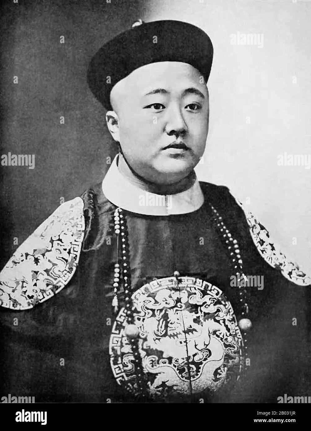 Nel 1909, Zaixun fu nominato Ministro della Marina militare nella Gabinetto Imperiale guidato dal Principe Qing. In seguito, fu inviato in Europa e negli Stati Uniti per studiare le marine delle potenze occidentali. Dopo il ritorno in Cina, nel 1911, divenne un ministro della Marina. Dopo la Rivoluzione Xinhai rovesciò la dinastia Qing, visse il resto della sua vita in pensione a Pechino e Tianjin. Morì a Tianjin nel 1949. Foto Stock