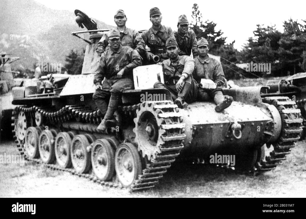 La Seconda guerra sino-giapponese (7 luglio 1937 – 9 settembre 1945) fu un conflitto militare combattuto principalmente tra la Repubblica di Cina e l'Impero del Giappone. Dopo l'attacco giapponese a Pearl Harbor, la guerra si è fusa nel conflitto più grande della seconda guerra mondiale come un fronte importante di quella che è ampiamente conosciuta come la guerra del Pacifico. Anche se i due paesi avevano combattuto a intermittenza dal 1931, la guerra totale iniziò nel 1937 e terminò solo con la resa del Giappone nel 1945. La guerra è stata il risultato di una politica imperialista giapponese lunga decenni volta a dominare la Cina politicamente e militarmente a Foto Stock