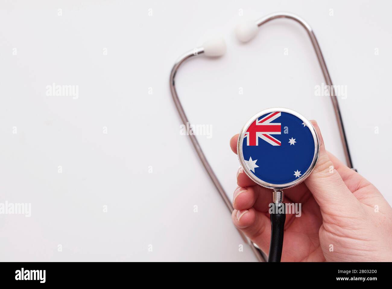 Concetto di assistenza sanitaria in Australia. Medico che detiene uno stetoscopio medico. Foto Stock