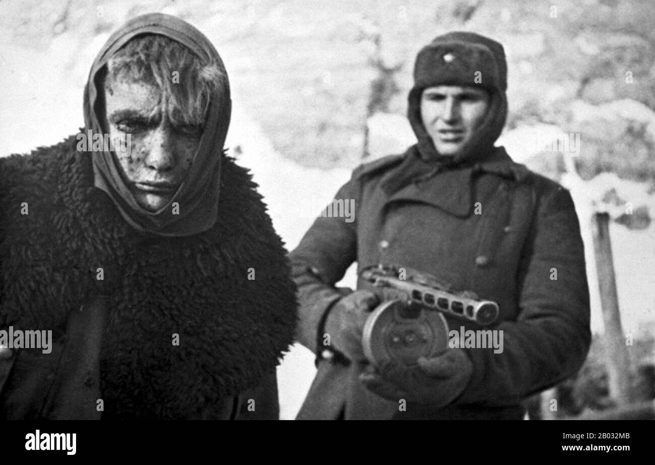 La battaglia di Stalingrado (23 agosto 1942 – 2 febbraio 1943) fu una grande battaglia sul fronte orientale della seconda guerra mondiale in cui la Germania nazista e i suoi alleati combatterono contro l'Unione Sovietica per il controllo della città di Stalingrado (ora Volgograd) nella Russia meridionale, Vicino al confine orientale dell'Europa. Caratterizzato da combattimenti ravvicinati e attacchi diretti contro i civili da incursioni aeree, è spesso considerato uno dei più grandi (quasi 2,2 milioni di persone) e sanguinosi (1,7–2 milioni di feriti, uccisi o catturati) battaglie nella storia della guerra. Le pesanti perdite inflitte alla Wehrmach tedesca Foto Stock