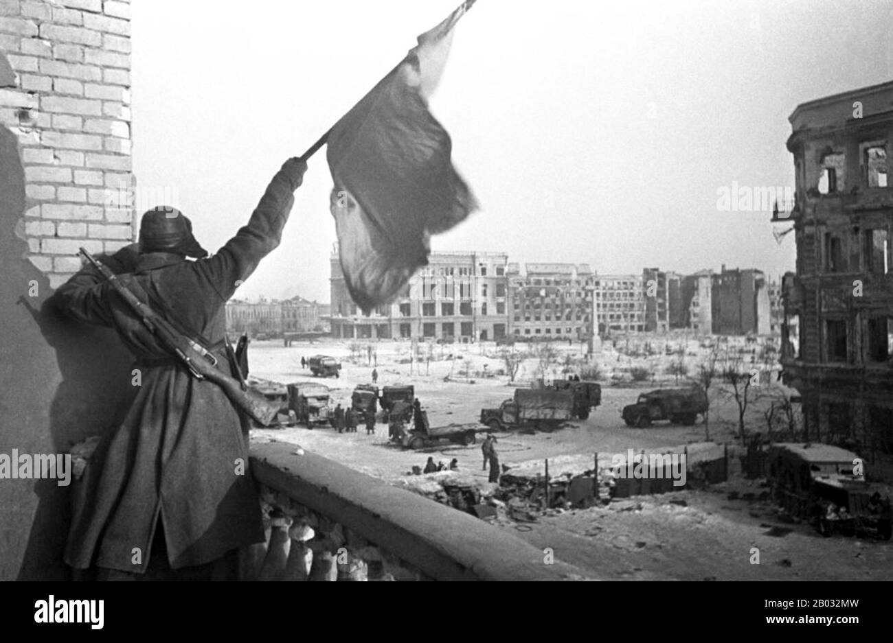 La battaglia di Stalingrado (23 agosto 1942 – 2 febbraio 1943) fu una grande battaglia sul fronte orientale della seconda guerra mondiale in cui la Germania nazista e i suoi alleati combatterono contro l'Unione Sovietica per il controllo della città di Stalingrado (ora Volgograd) nella Russia meridionale, Vicino al confine orientale dell'Europa. Caratterizzato da combattimenti ravvicinati e attacchi diretti contro i civili da incursioni aeree, è spesso considerato uno dei più grandi (quasi 2,2 milioni di persone) e sanguinosi (1,7–2 milioni di feriti, uccisi o catturati) battaglie nella storia della guerra. Le pesanti perdite inflitte alla Wehrmach tedesca Foto Stock