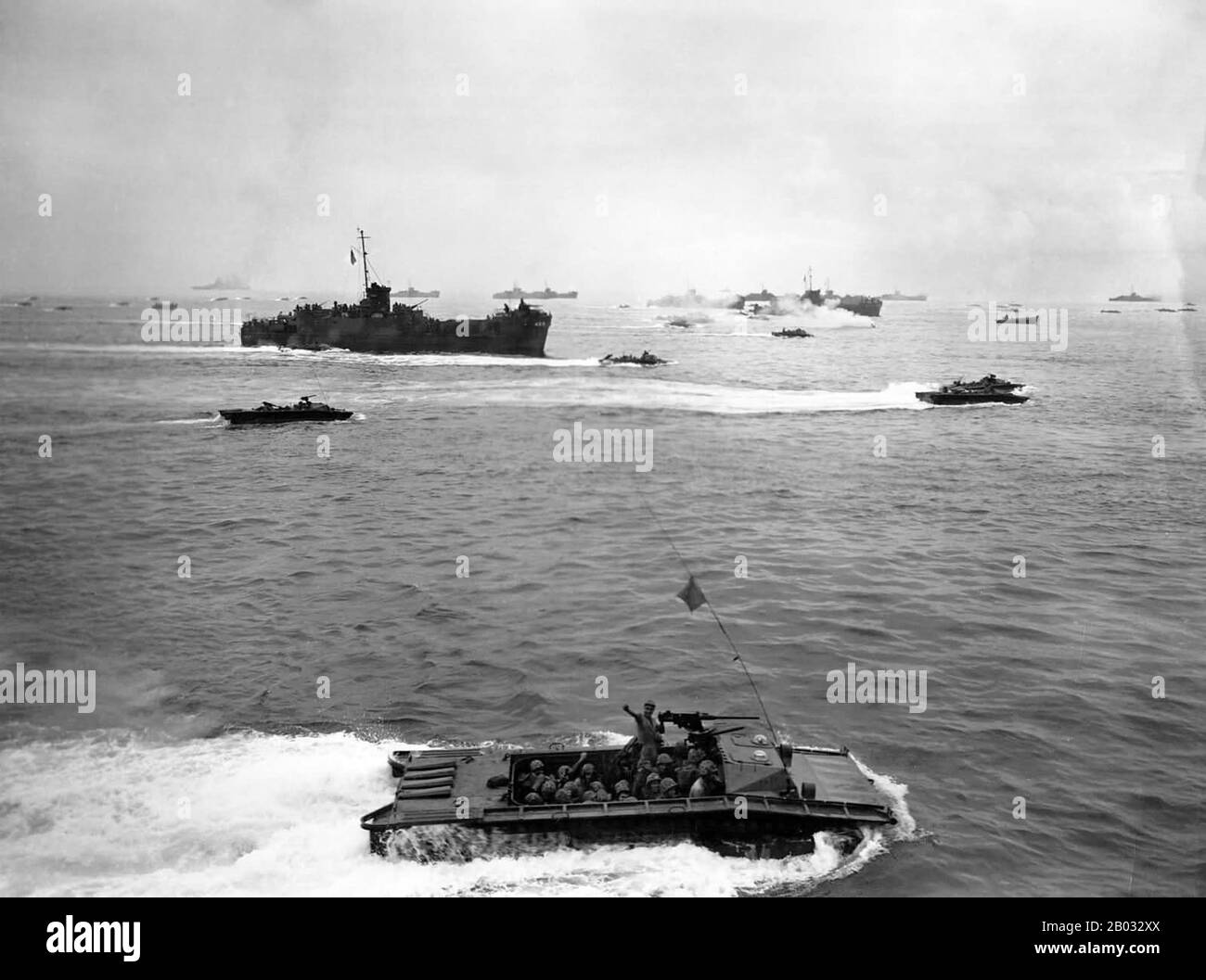 La battaglia di Peleliu fu combattuta tra gli Stati Uniti e l'Impero del Giappone nel Teatro del Pacifico della seconda guerra mondiale, da settembre a novembre 1944 sull'isola di Peleliu (nell'attuale Palau). I Marines degli Stati Uniti della Prima Divisione Marina, e in seguito i soldati della 81st Divisione di fanteria dell'Esercito degli Stati Uniti, combattevano per catturare una airstrip sulla piccola isola corallina. Questa battaglia faceva parte di una campagna offensiva più grande conosciuta come Operazione Forager, che ha funzionato da giugno a novembre 1944 nel Teatro delle operazioni del Pacifico. Foto Stock