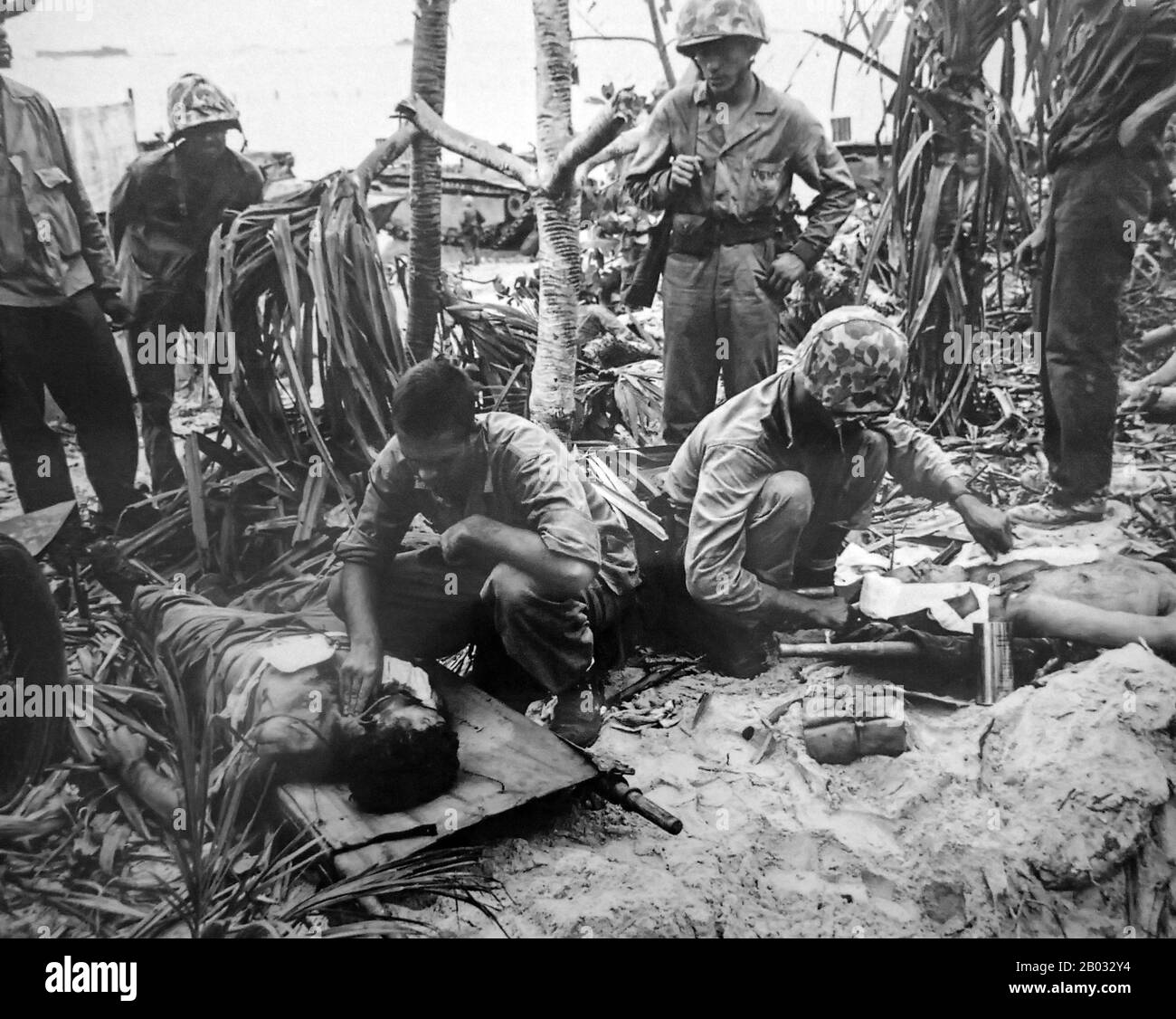 La battaglia di Peleliu fu combattuta tra gli Stati Uniti e l'Impero del Giappone nel Teatro del Pacifico della seconda guerra mondiale, da settembre a novembre 1944 sull'isola di Peleliu (nell'attuale Palau). I Marines degli Stati Uniti della Prima Divisione Marina, e in seguito i soldati della 81st Divisione di fanteria dell'Esercito degli Stati Uniti, combattevano per catturare una airstrip sulla piccola isola corallina. Questa battaglia faceva parte di una campagna offensiva più grande conosciuta come Operazione Forager, che ha funzionato da giugno a novembre 1944 nel Teatro delle operazioni del Pacifico. Foto Stock