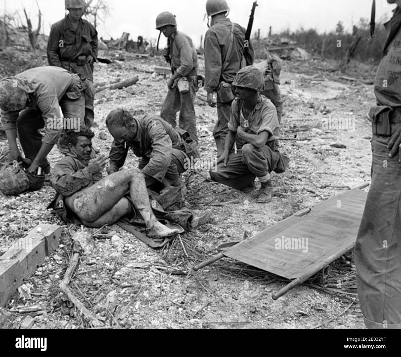 La battaglia di Peleliu fu combattuta tra gli Stati Uniti e l'Impero del Giappone nel Teatro del Pacifico della seconda guerra mondiale, da settembre a novembre 1944 sull'isola di Peleliu (nell'attuale Palau). I Marines degli Stati Uniti della Prima Divisione Marina, e in seguito i soldati della 81st Divisione di fanteria dell'Esercito degli Stati Uniti, combattevano per catturare una airstrip sulla piccola isola corallina. Questa battaglia faceva parte di una campagna offensiva più grande conosciuta come Operazione Forager, che ha funzionato da giugno a novembre 1944 nel Teatro delle operazioni del Pacifico. Foto Stock