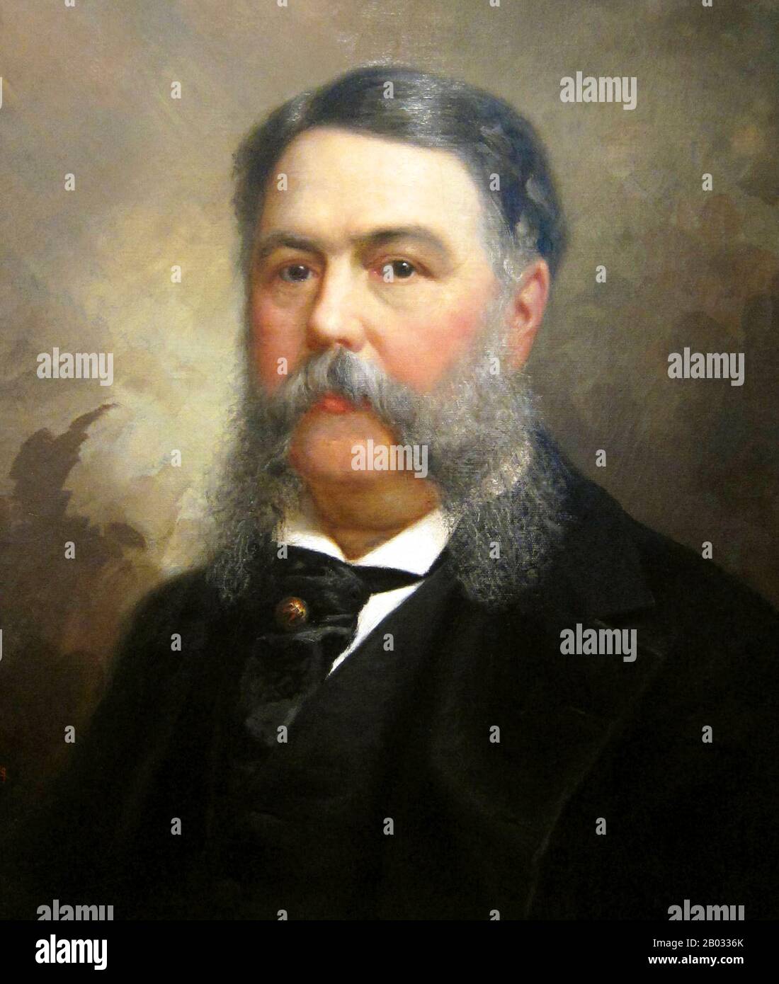 Chester Alan Arthur (Londra, 5 ottobre 1829 – Parigi, 18 novembre 1886) è stato un avvocato e politico statunitense, che ha ricoperto il ruolo di presidente del 21st negli Stati Uniti (Parigi, 1881–85); è succeduto a James A. Garfield dopo l'assassinio di quest'ultimo. All'inizio, Arthur lottò per superare una reputazione leggermente negativa, che derivò dalla sua prima carriera in politica come parte della macchina politica repubblicana di New York. È riuscito ad abbracciare la causa della riforma della funzione pubblica. Il suo sostegno e la successiva applicazione della Pendleton Civil Service Reform Act è stato il fulcro della sua amministrazione. Foto Stock