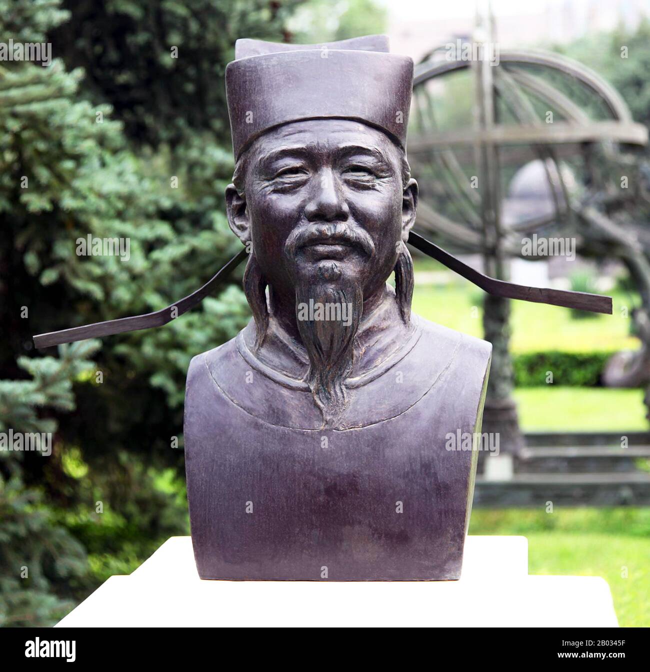 Shen Kuo (1031–1095), nome di cortesia Cunzhong e pseudonimo di Mengxi Weng, fu uno scienziato polimatico cinese Han e statista della dinastia Song (960–1279). Eccellendo in molti campi di studio e di arte statistica, era matematico, astronomo, meteorologo, geologo, zoologo, botanico, farmacologo, agronomo, archeologo, etnografo, cartografo, enciclopedista, generale, diplomatico, ingegnere idraulico, inventore, cancelliere dell'accademia, ministro delle finanze, ispettore governativo, poeta e musicista. Era il capo ufficiale per il Bureau of Astronomy nel Song Court, così come un Foto Stock