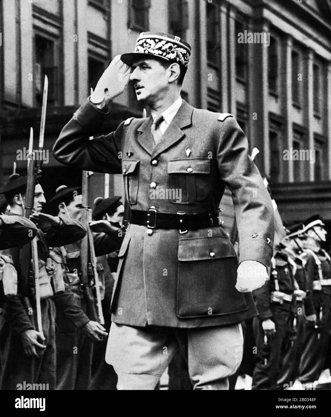 Charles Andre Joseph Marie de Gaulle (Parigi, 22 novembre 1890 – Parigi, 9 novembre 1970) è stato un . Fu il leader della Francia libera (1940-44) e capo del governo Provvisorio della Repubblica francese (1944-46). Nel 1958 fondò la Quinta Repubblica e fu eletto 18th Presidente della Francia, posizione che deteneva fino alle sue dimissioni nel 1969. Era la figura dominante della Francia durante l'era della Guerra fredda e la sua memoria continua ad influenzare la politica francese. Foto Stock