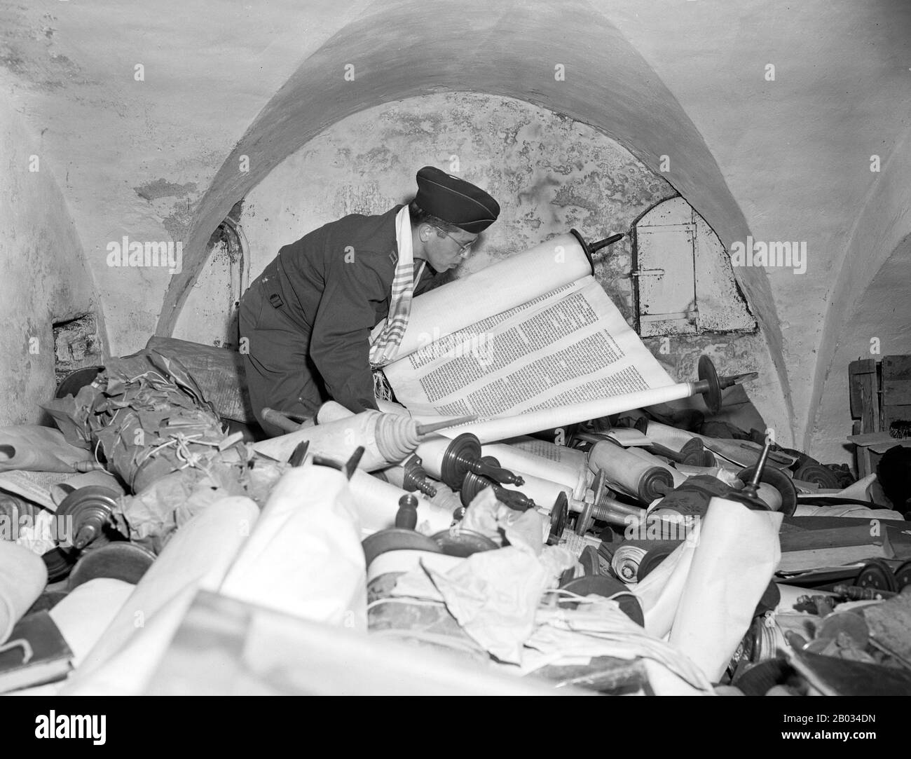 Il termine 'saccheggio nazista' si riferisce al furto d'arte e ad altri oggetti rubati a seguito del saccheggio organizzato dei paesi europei durante il Periodo Del Terzo Reich da parte di agenti che agiscono per conto del partito nazista di governo della Germania. Il saccheggio si verificò dal 1933 fino alla fine della seconda guerra mondiale, sebbene la maggior parte dei saccheggi fosse stata acquisita durante la guerra. Oltre all'oro, all'argento e alla valuta, sono stati rubati oggetti culturali di grande importanza, tra cui dipinti, ceramiche, libri e tesori religiosi. Anche se la maggior parte di questi elementi sono stati recuperati da agenti dei Monumenti, Belle Arti, e Archivio programma (MFAA), aff Foto Stock