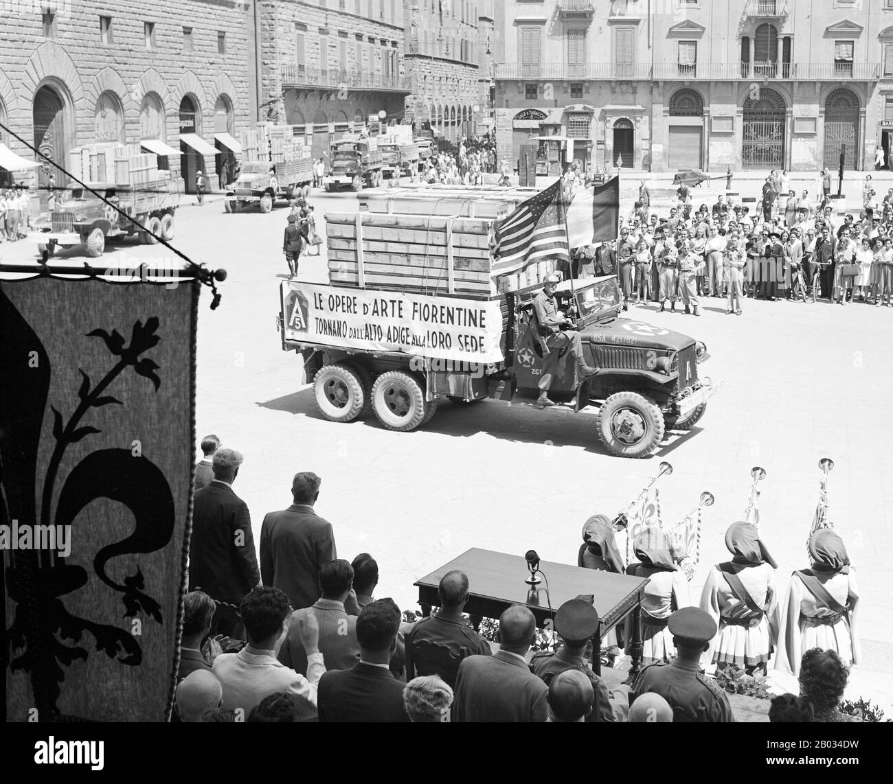 Il termine 'saccheggio nazista' si riferisce al furto d'arte e ad altri oggetti rubati a seguito del saccheggio organizzato dei paesi europei durante il Periodo Del Terzo Reich da parte di agenti che agiscono per conto del partito nazista di governo della Germania. Il saccheggio si verificò dal 1933 fino alla fine della seconda guerra mondiale, sebbene la maggior parte dei saccheggi fosse stata acquisita durante la guerra. Oltre all'oro, all'argento e alla valuta, sono stati rubati oggetti culturali di grande importanza, tra cui dipinti, ceramiche, libri e tesori religiosi. Anche se la maggior parte di questi elementi sono stati recuperati da agenti dei Monumenti, Belle Arti, e Archivio programma (MFAA), aff Foto Stock