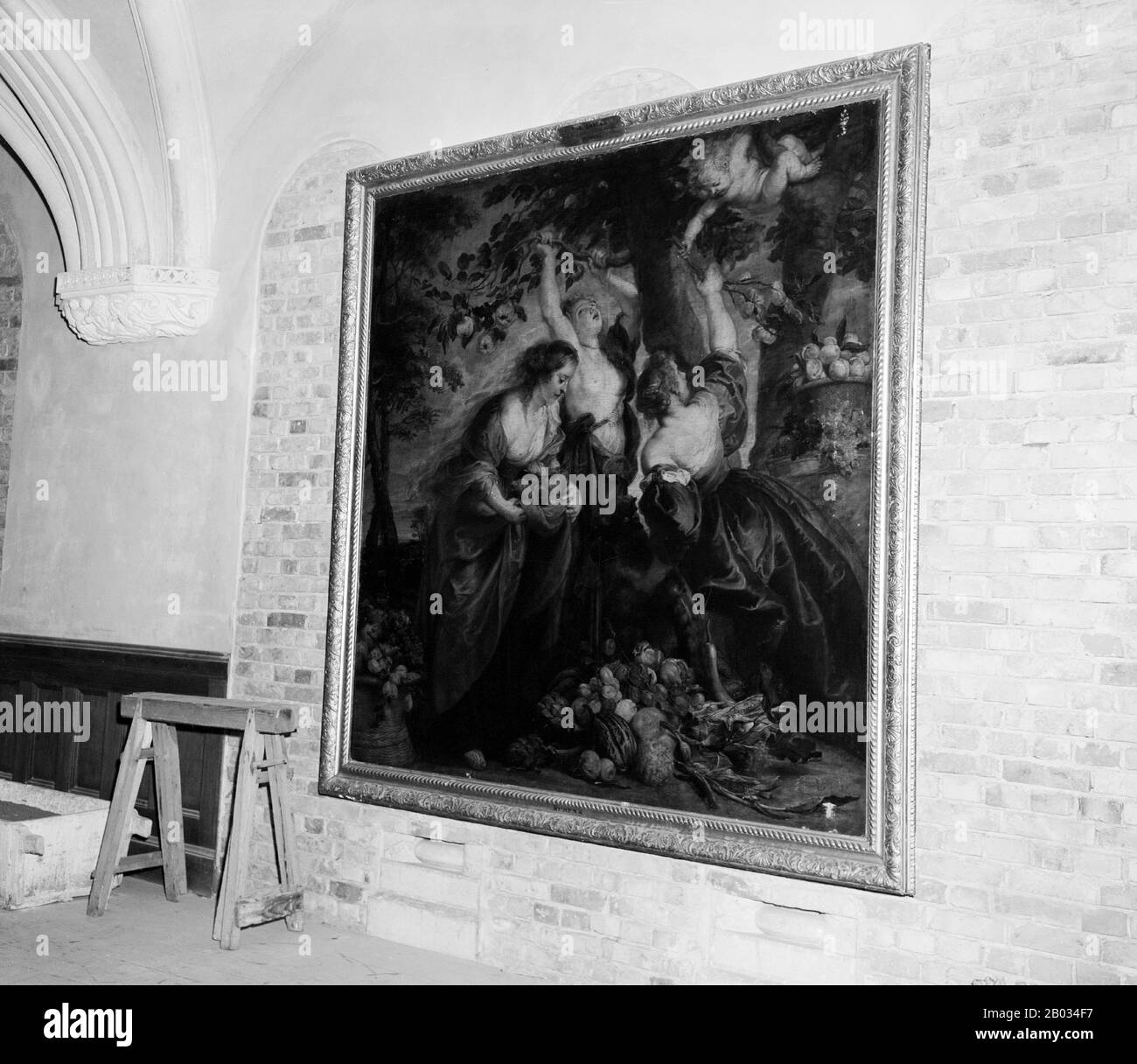 Il termine 'saccheggio nazista' si riferisce al furto d'arte e ad altri oggetti rubati a seguito del saccheggio organizzato dei paesi europei durante il Periodo Del Terzo Reich da parte di agenti che agiscono per conto del partito nazista di governo della Germania. Il saccheggio si verificò dal 1933 fino alla fine della seconda guerra mondiale, sebbene la maggior parte dei saccheggi fosse stata acquisita durante la guerra. Oltre all'oro, all'argento e alla valuta, sono stati rubati oggetti culturali di grande importanza, tra cui dipinti, ceramiche, libri e tesori religiosi. Anche se la maggior parte di questi elementi sono stati recuperati da agenti dei Monumenti, Belle Arti, e Archivio programma (MFAA), affe Foto Stock