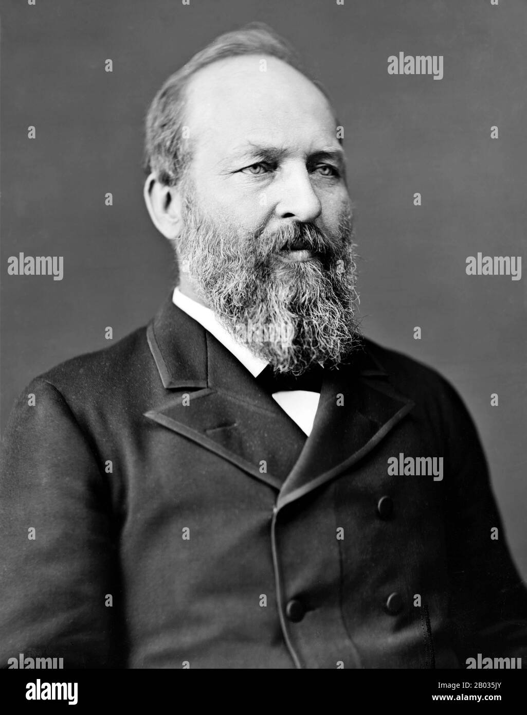 James Abram Garfield (19 novembre 1831 – 19 settembre 1881) è stato 20th un . Garfield aveva servito nove termini nella Camera dei rappresentanti, ed era stato eletto al Senato prima della sua candidatura alla Casa Bianca, anche se ha declinato la sede del Senato una volta eletto Presidente. Egli è l'unico membro del Parlamento che è stato eletto presidente. Foto Stock