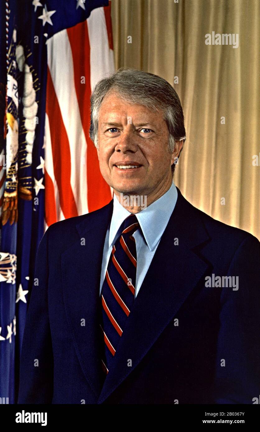 James Earl 'Jimmy' carter Jr. (Sopportato il 1 ottobre 1924) è un politico americano che ha servito come presidente del 39th degli Stati Uniti dal 1977 al 1981. Nel 2002 è stato insignito del Premio Nobel per la pace per il suo lavoro con il carter Center. Carter, un democratico cresciuto nella Georgia rurale, è stato un agricoltore di arachidi che ha servito due termini come senatore dello Stato della Georgia, dal 1963 al 1967, e uno come governatore della Georgia, dal 1971 al 1975. È stato eletto presidente nel 1976, sconfiggendo il presidente in carica Gerald Ford in un'elezione relativamente stretta; il margine del collegio elettorale di 57 voti era il più vicino a quel tim Foto Stock